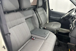 valkoinen Toyota Hiace 2007 kuva 23.