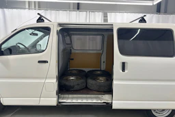 valkoinen Toyota Hiace 2007 kuva 25.