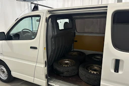 valkoinen Toyota Hiace 2007 kuva 26.