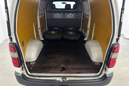 valkoinen Toyota Hiace 2007 kuva 28.