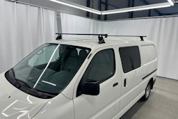 valkoinen Toyota Hiace 2007 kuva 32.