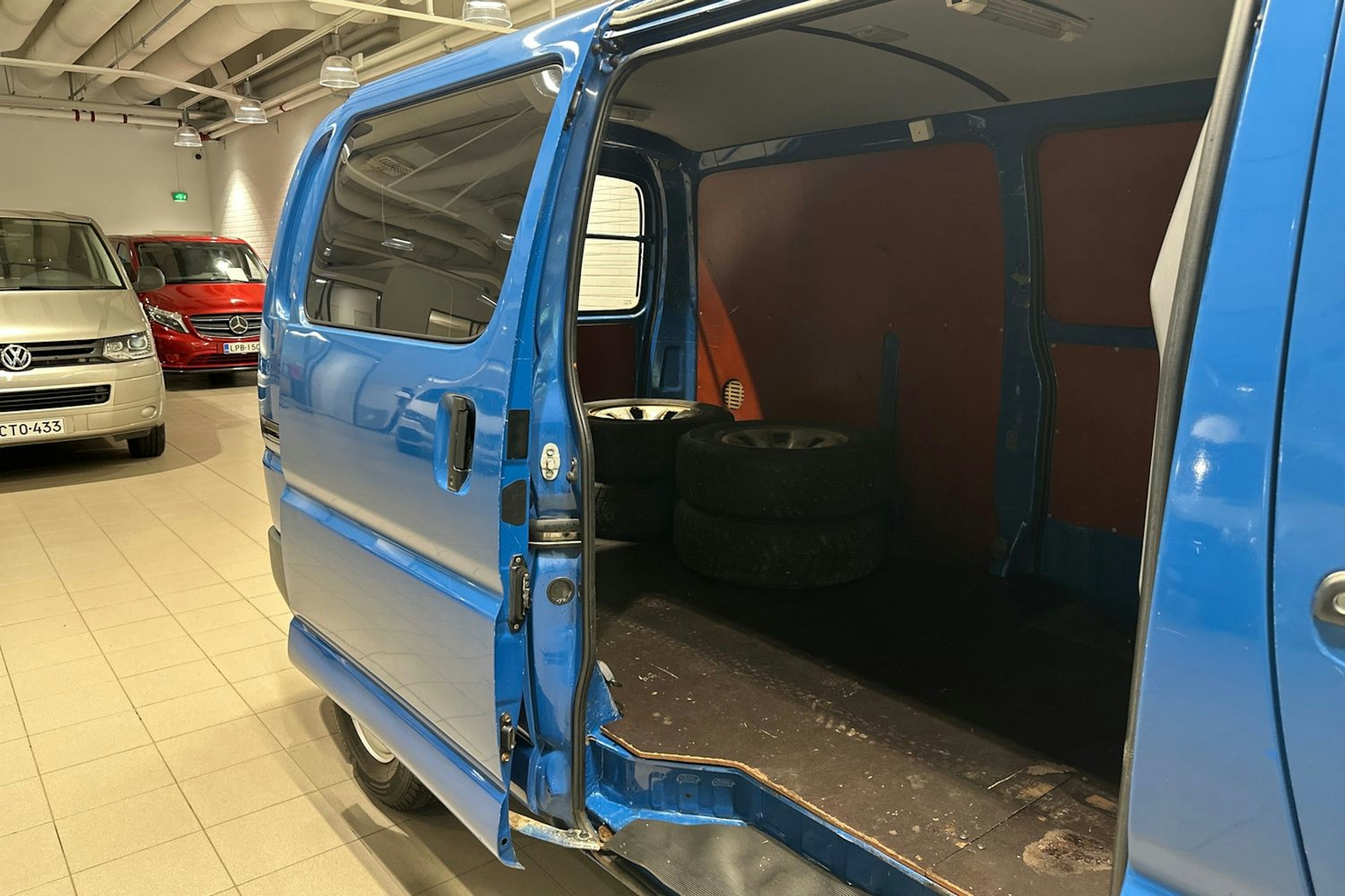 sininen Toyota Hiace 2007 kuva 21.