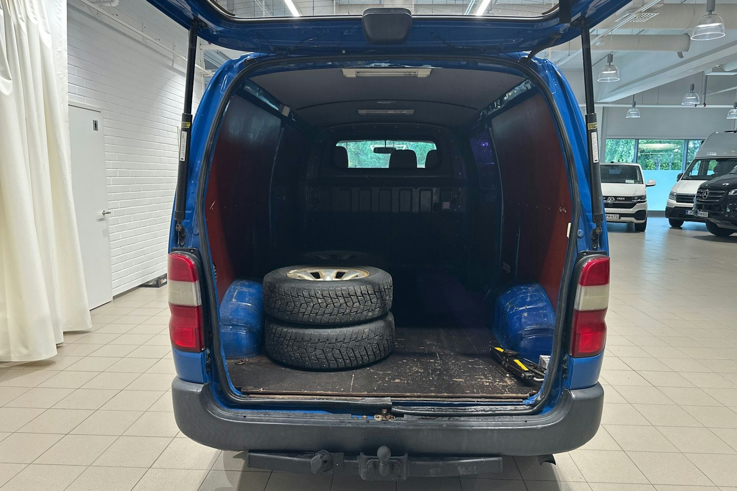 sininen Toyota Hiace 2007 kuva 24.