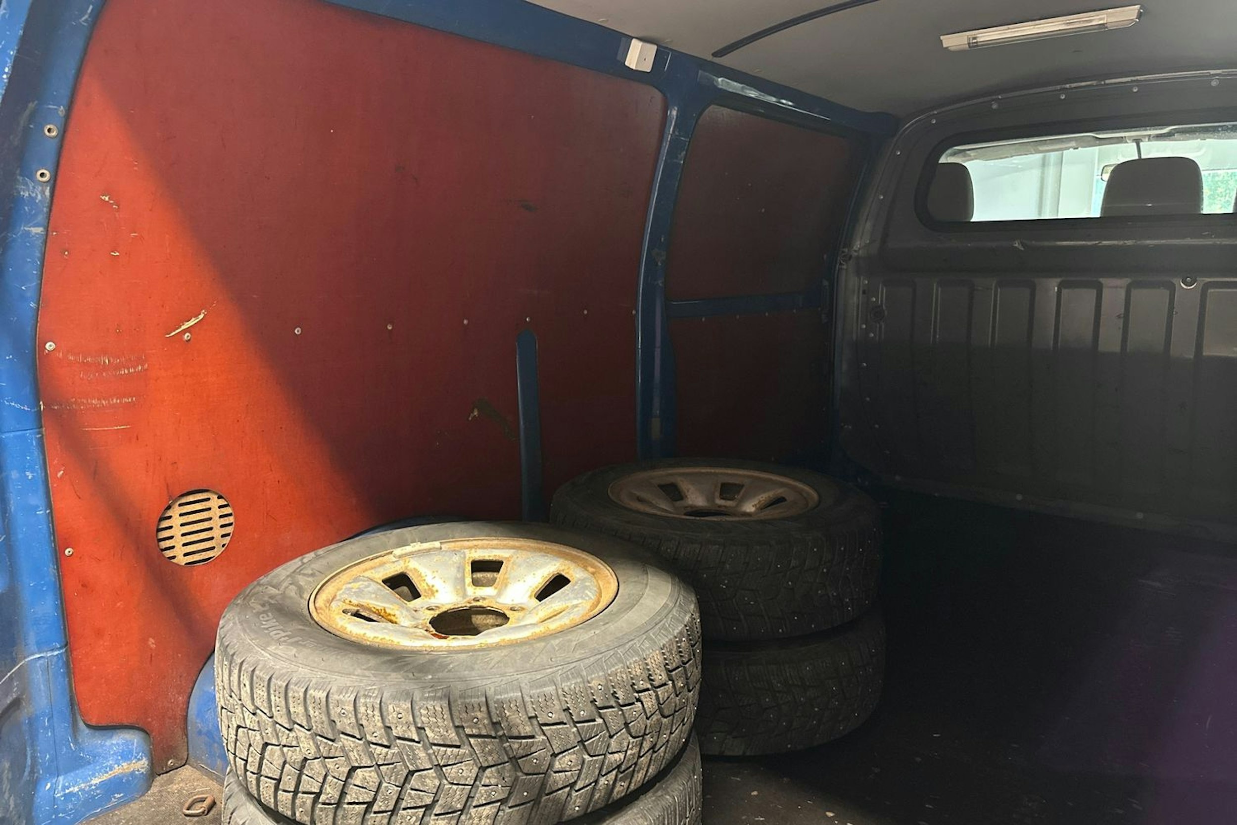 sininen Toyota Hiace 2007 kuva 29.