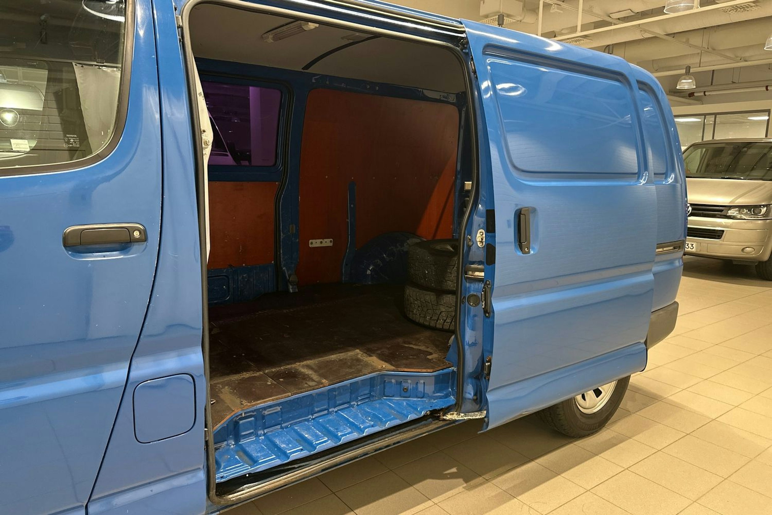 sininen Toyota Hiace 2007 kuva 32.
