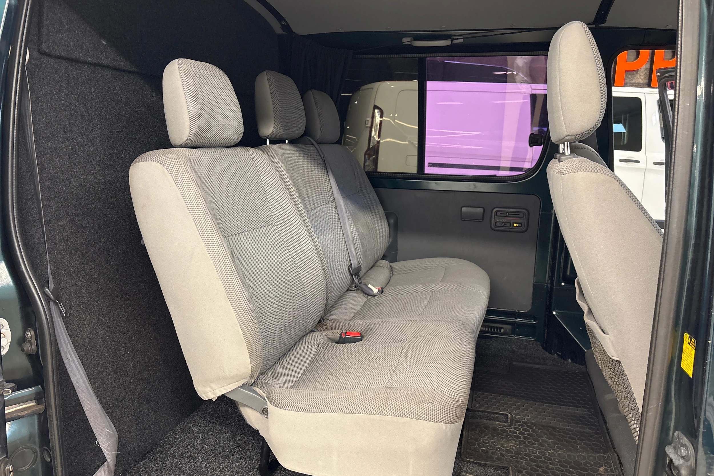 vihreä Toyota Hiace 2007 kuva 5.