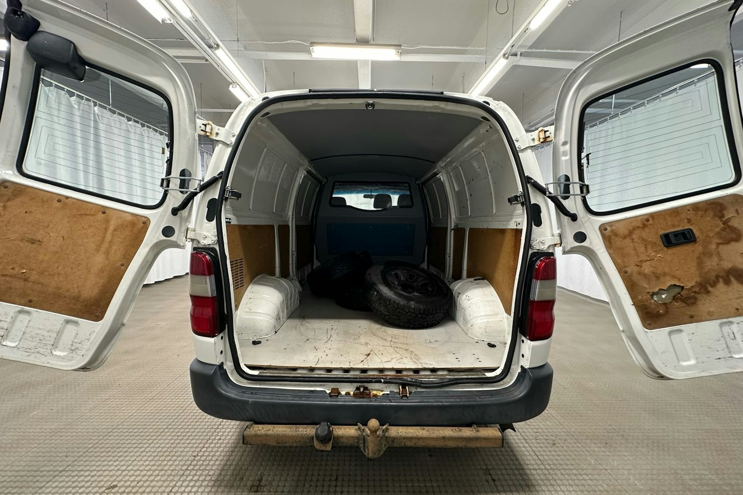 valkoinen Toyota Hiace 2008 kuva 15.