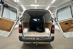 valkoinen Toyota Hiace 2008 kuva 15.