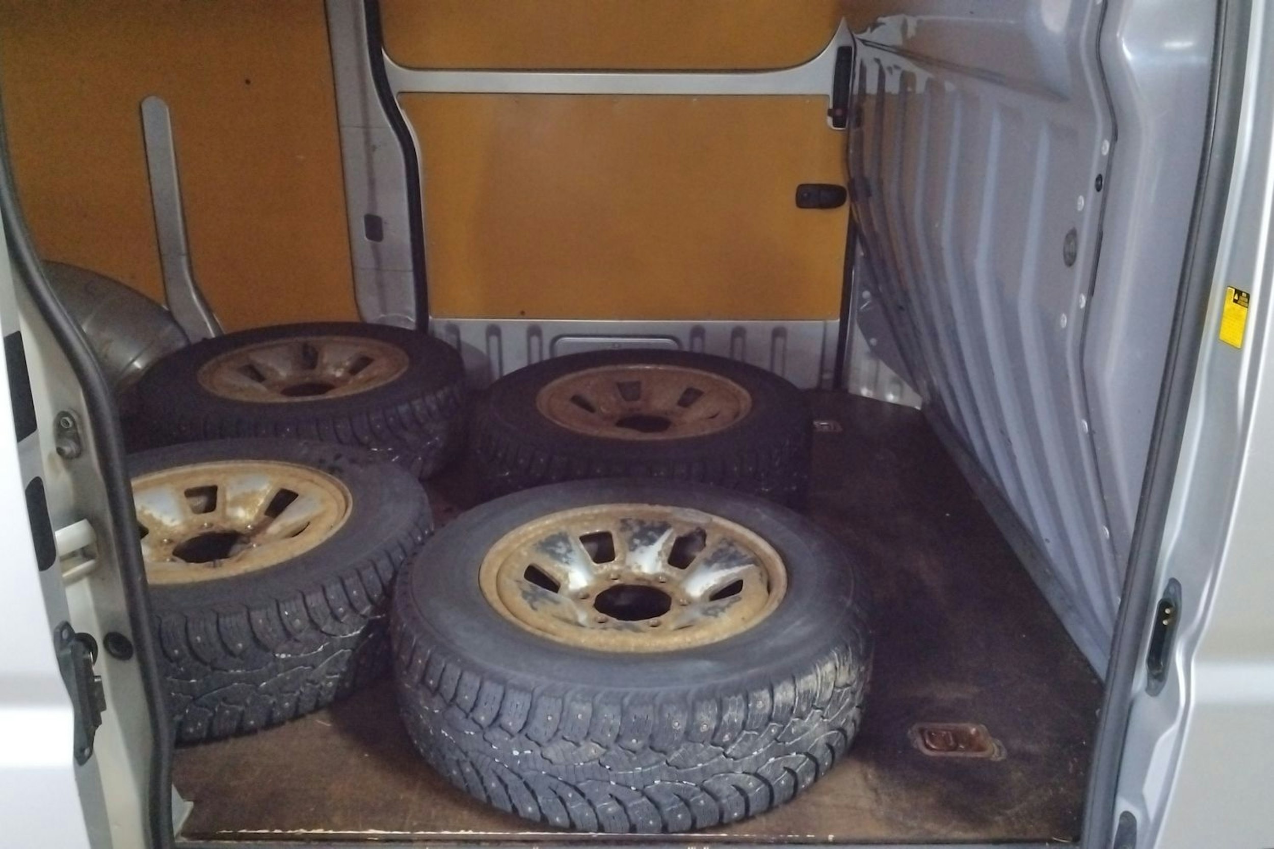 Hopea Toyota Hiace 2008 kuva 20.