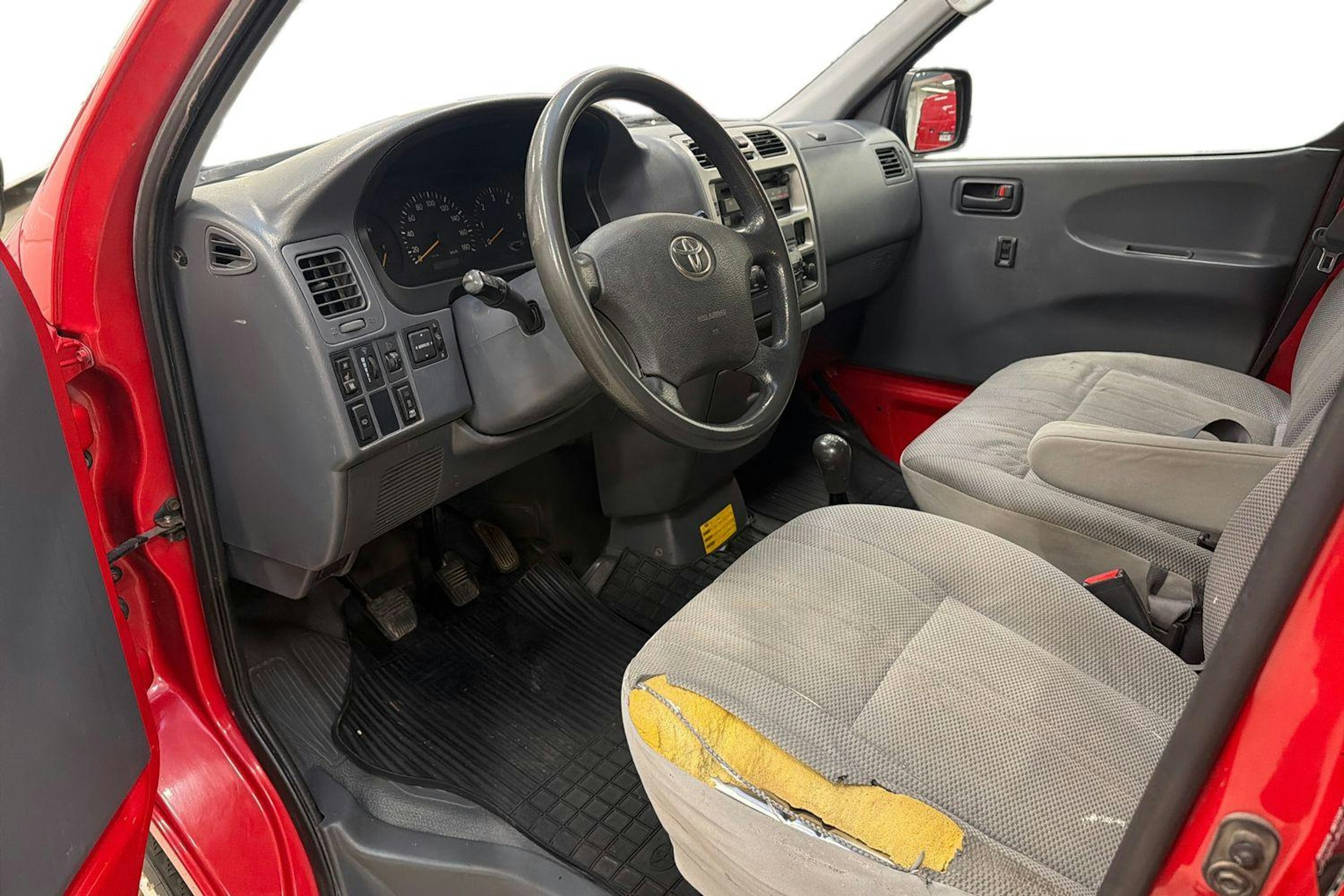 punainen Toyota Hiace 2008 kuva 6.