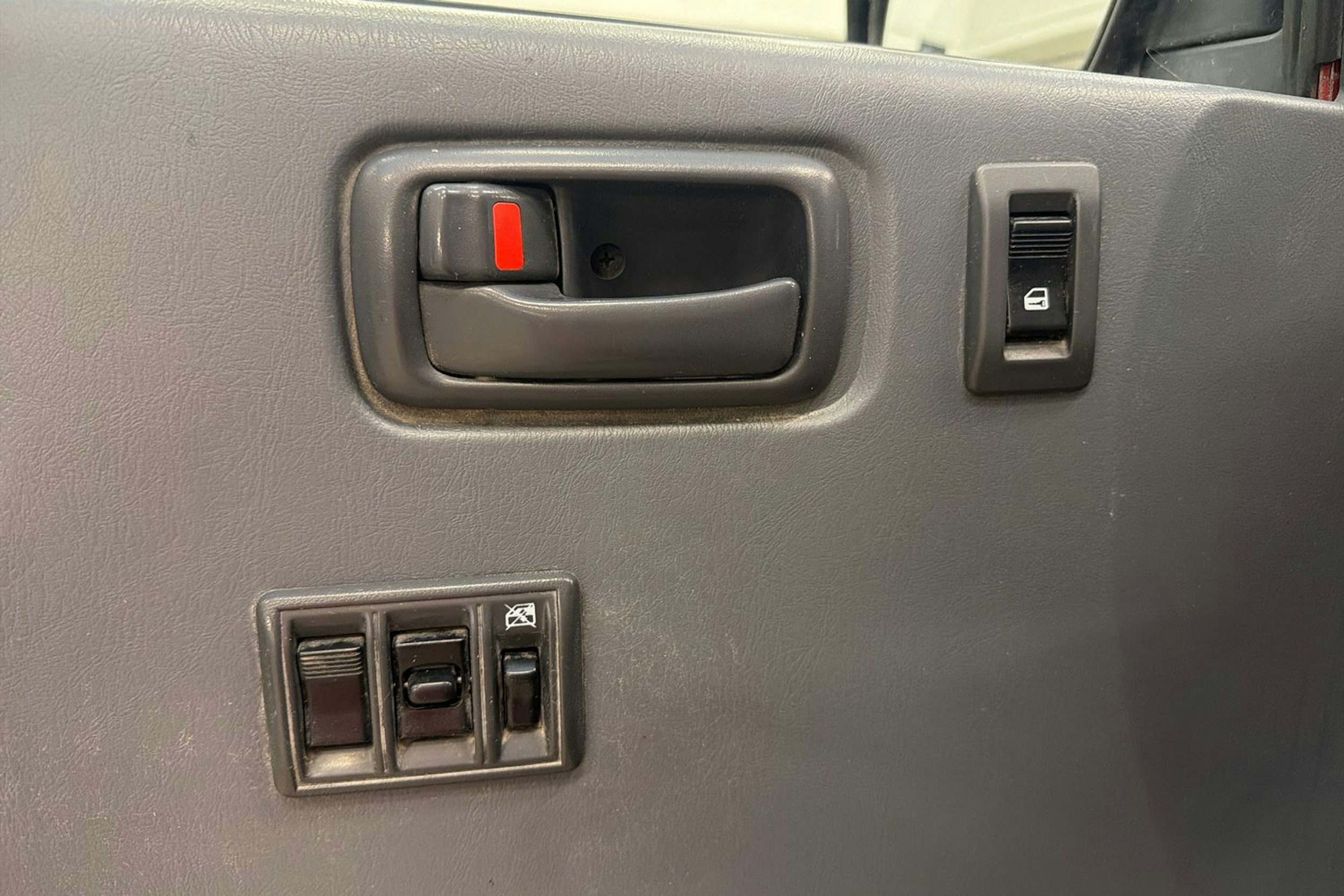 punainen Toyota Hiace 2008 kuva 13.