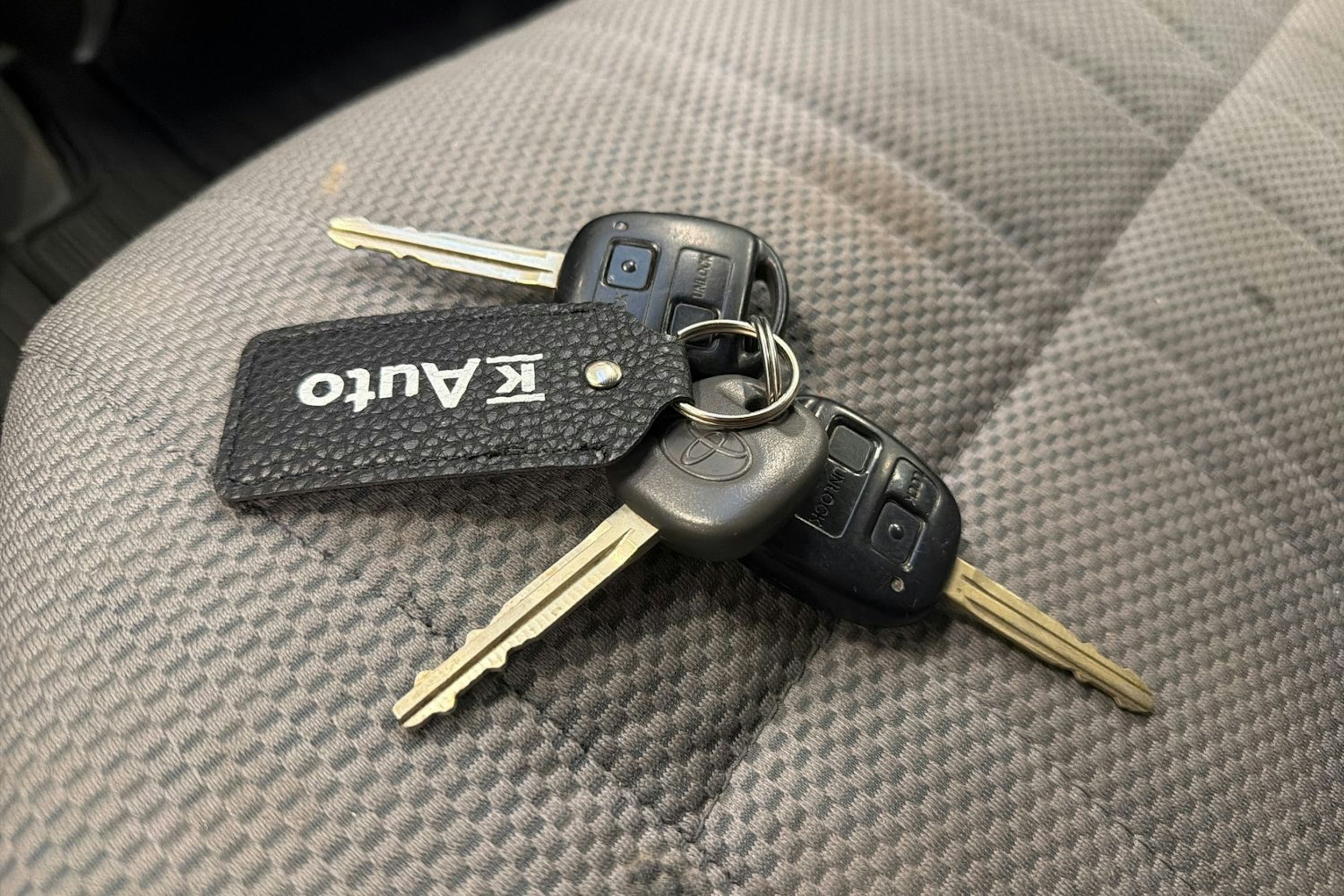 punainen Toyota Hiace 2008 kuva 14.