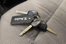 punainen Toyota Hiace 2008 kuva 14.