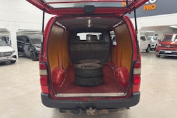 punainen Toyota Hiace 2008 kuva 16.