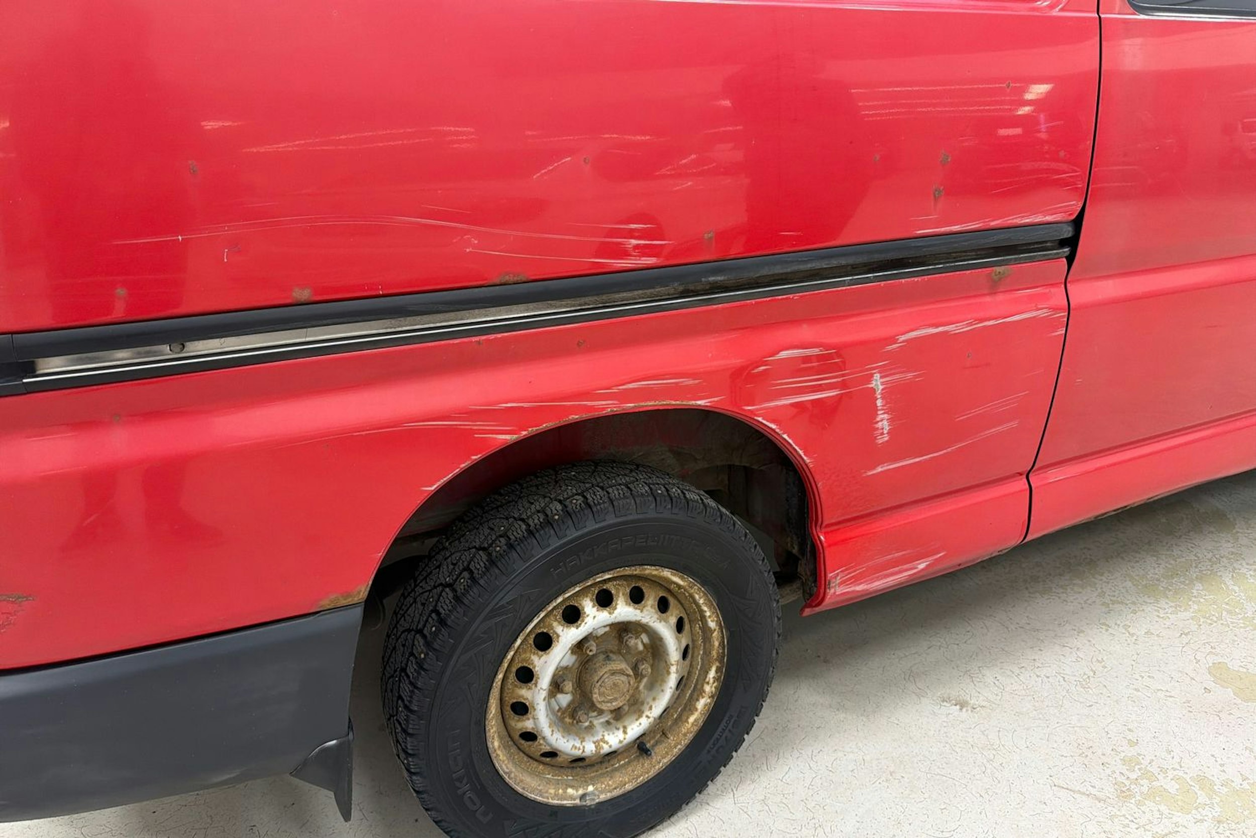 punainen Toyota Hiace 2008 kuva 19.