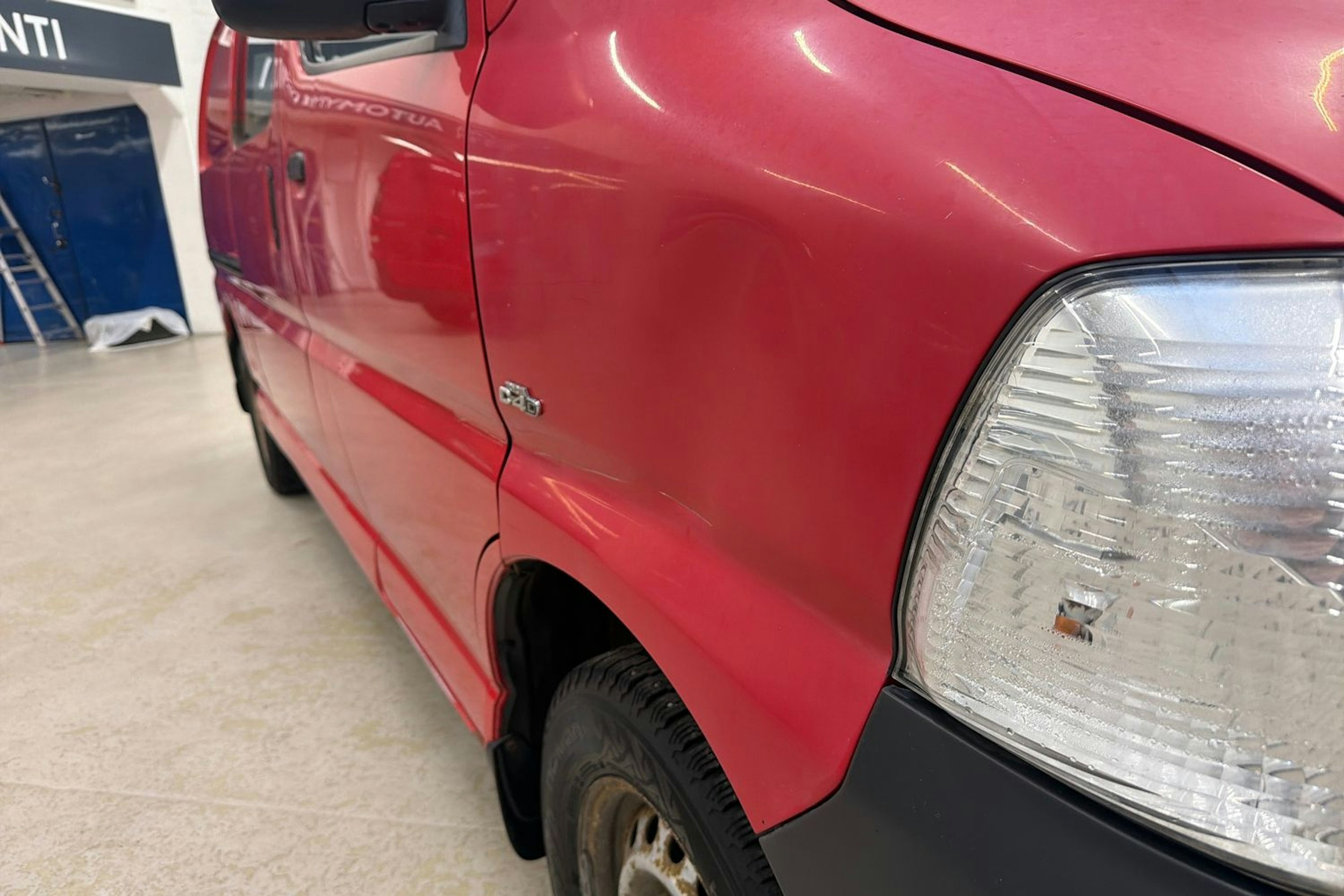 punainen Toyota Hiace 2008 kuva 22.