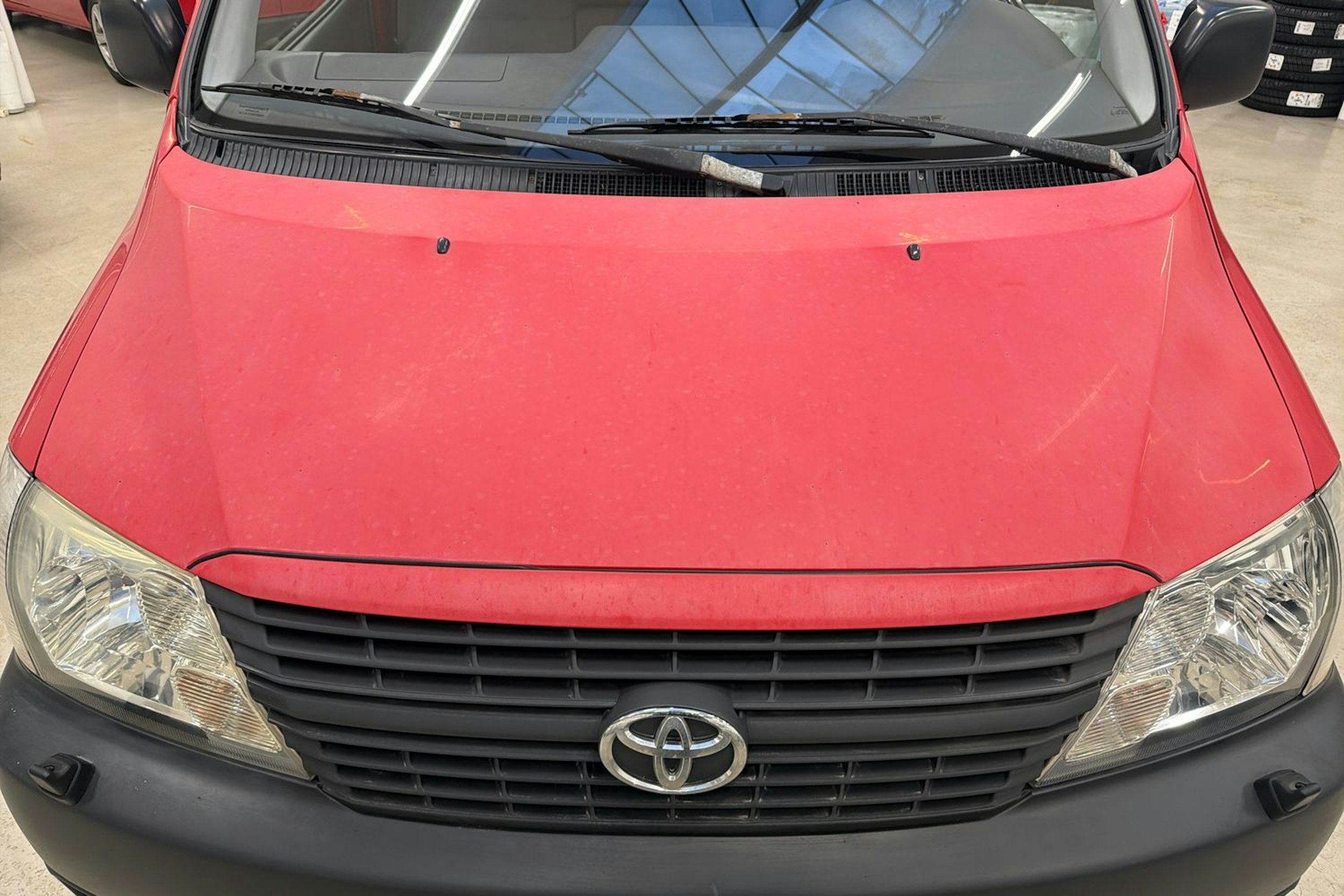 punainen Toyota Hiace 2008 kuva 23.