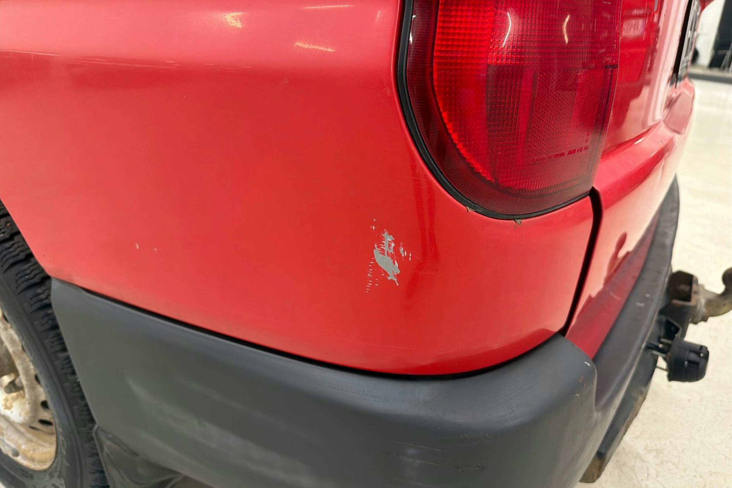 punainen Toyota Hiace 2008 kuva 25.