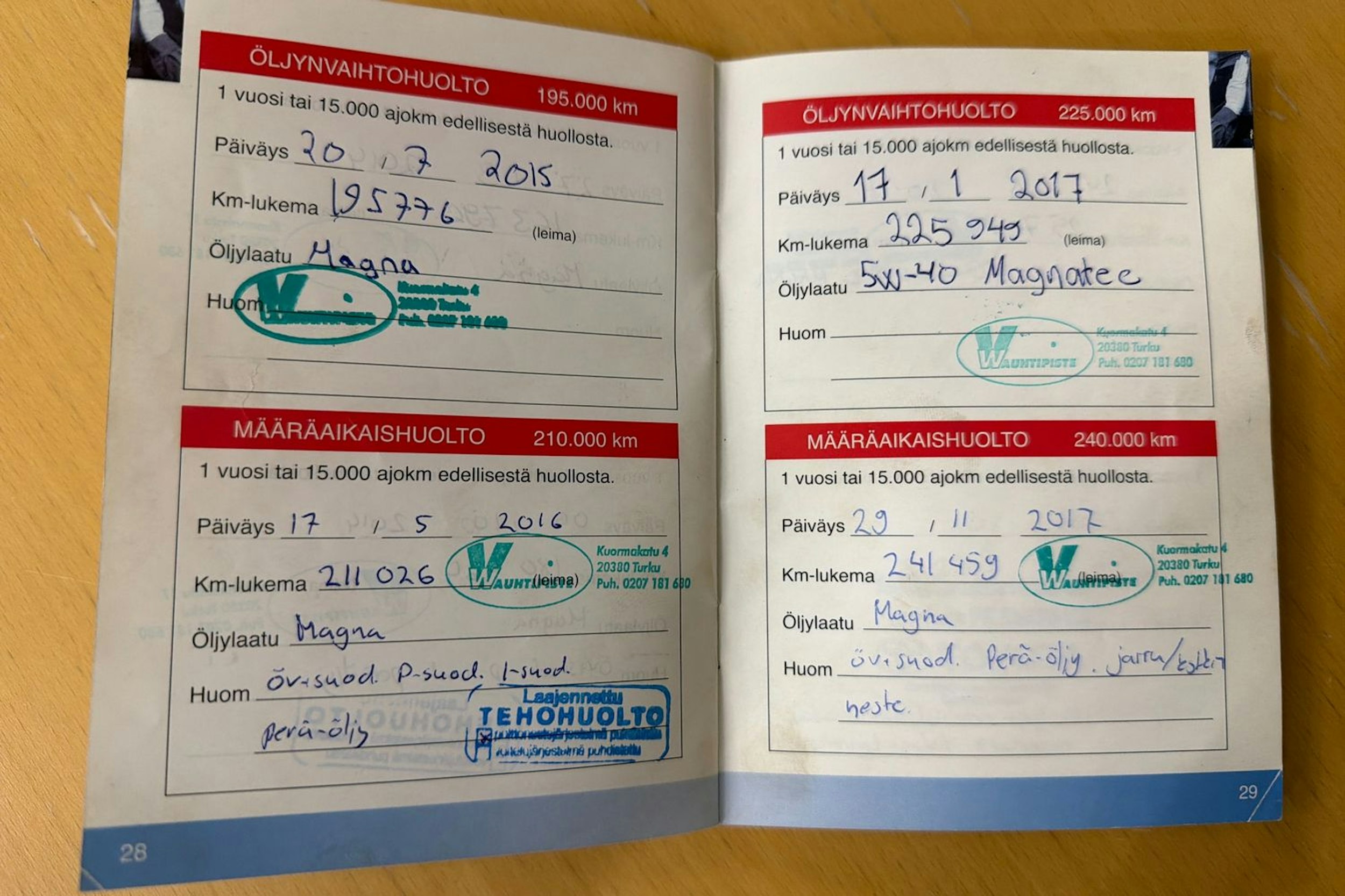 punainen Toyota Hiace 2008 kuva 29.