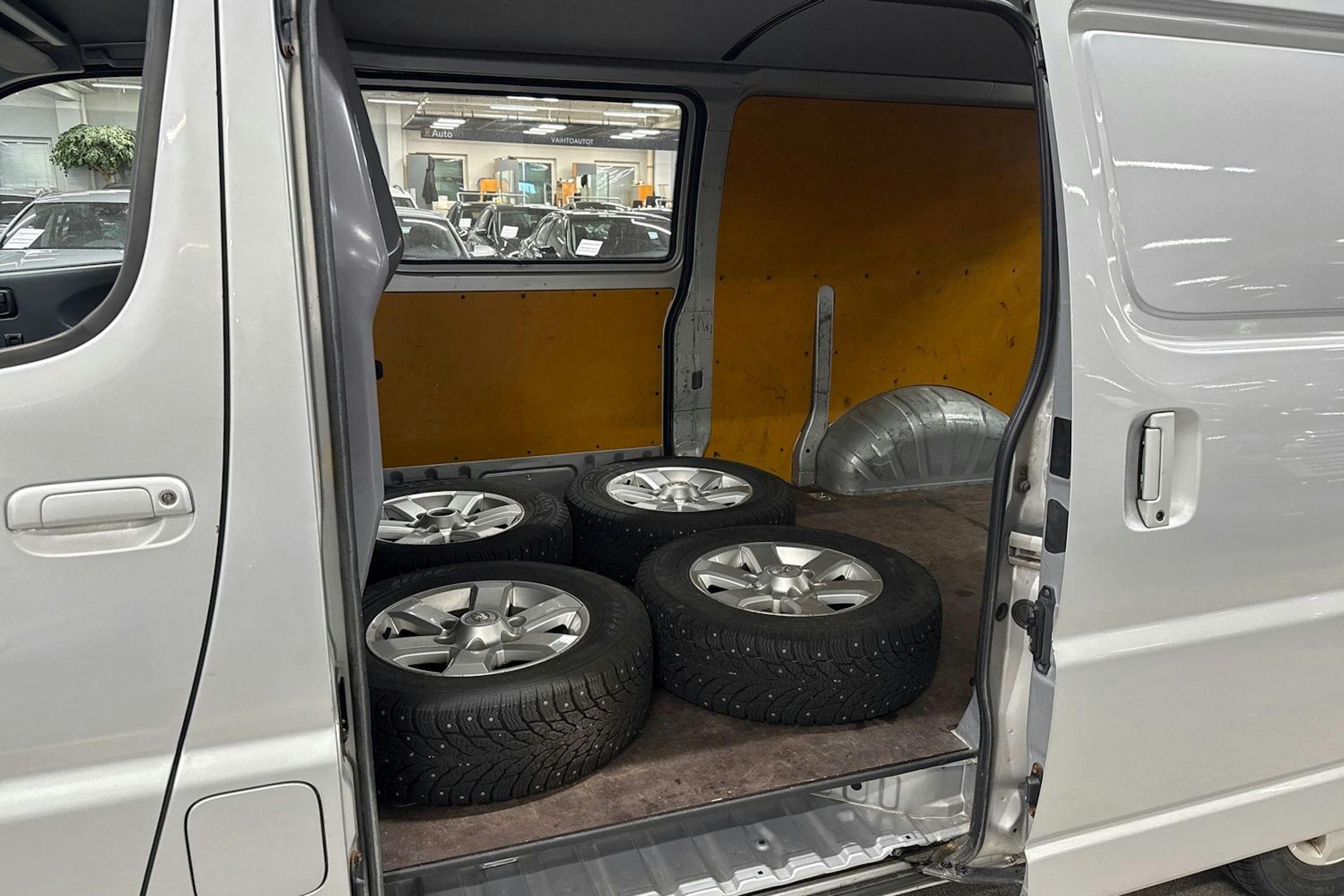 hopea Toyota Hiace 2008 kuva 13.