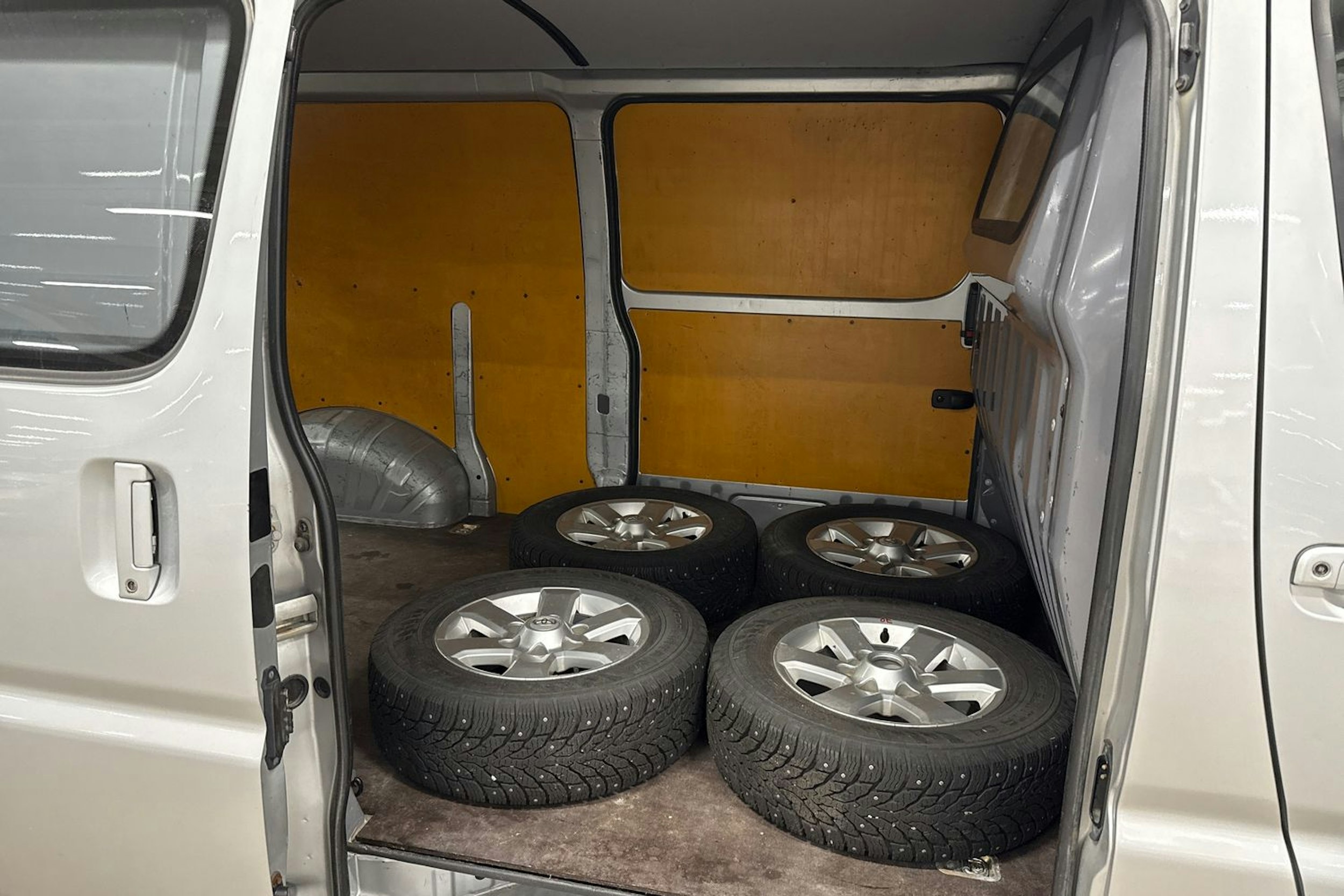 hopea Toyota Hiace 2008 kuva 14.