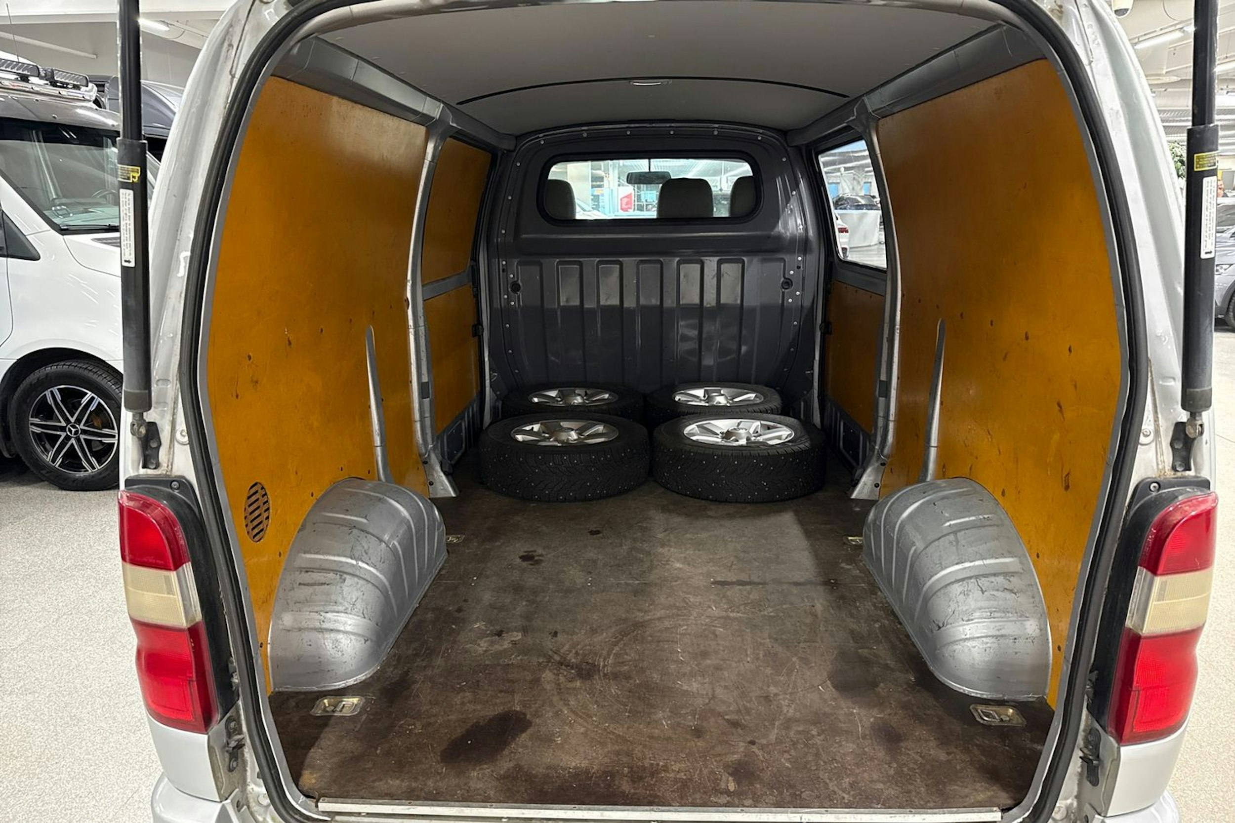 hopea Toyota Hiace 2008 kuva 15.