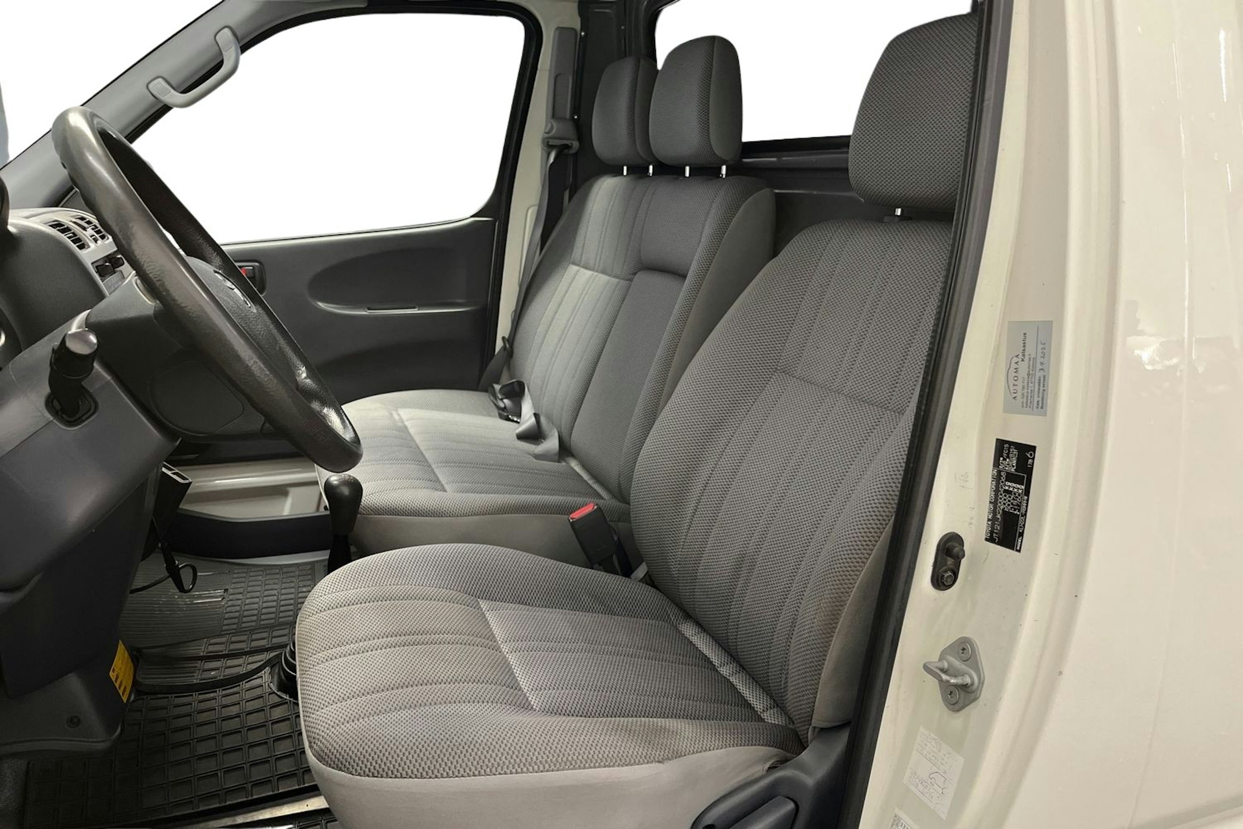 Valkoinen Toyota Hiace 2008 kuva 10.