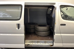 Valkoinen Toyota Hiace 2008 kuva 13.