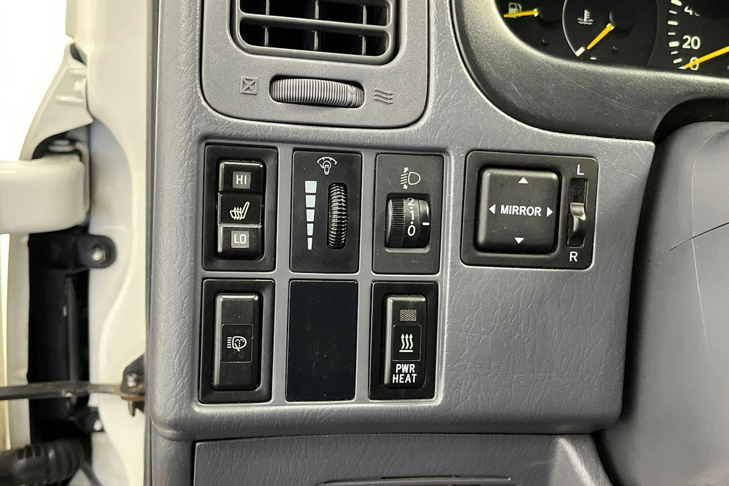 Valkoinen Toyota Hiace 2008 kuva 18.