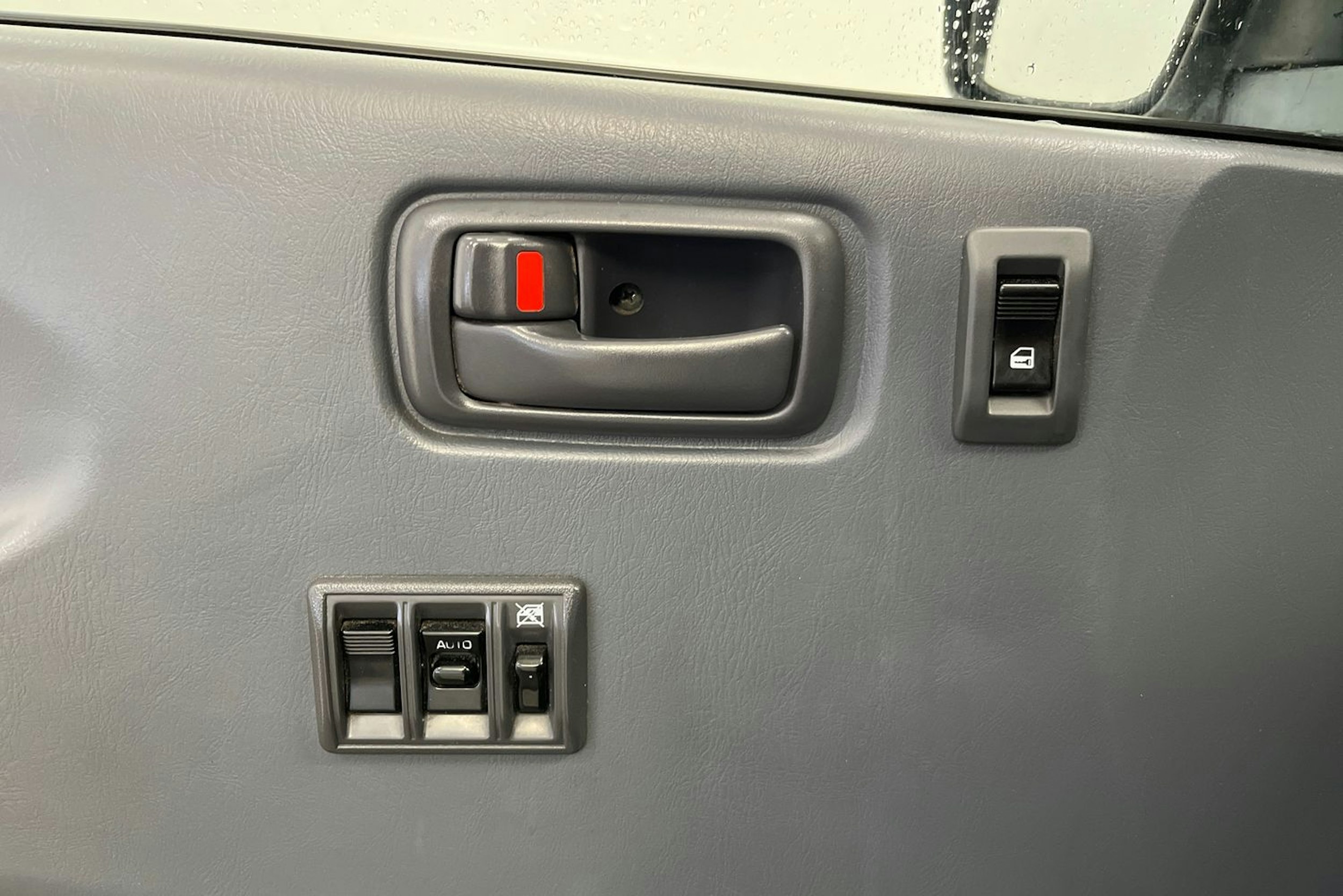 Valkoinen Toyota Hiace 2008 kuva 19.