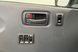 Valkoinen Toyota Hiace 2008 kuva 19.