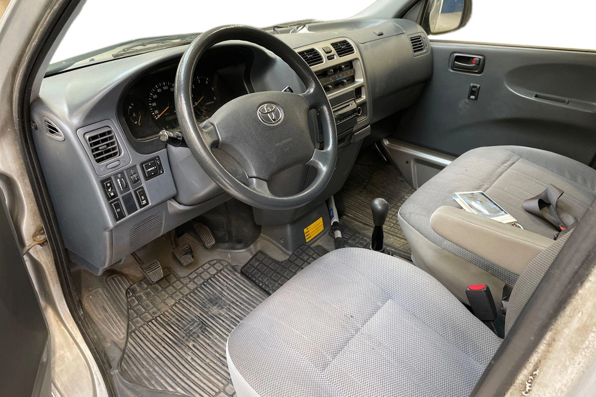 hopea Toyota Hiace 2008 kuva 3.