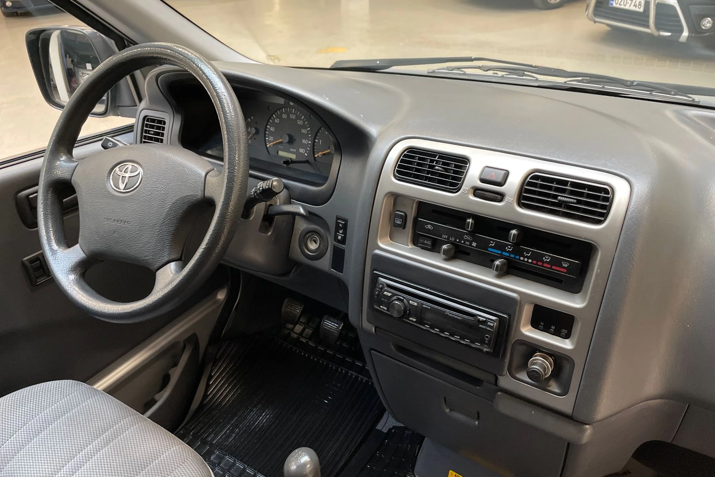 hopea Toyota Hiace 2008 kuva 13.