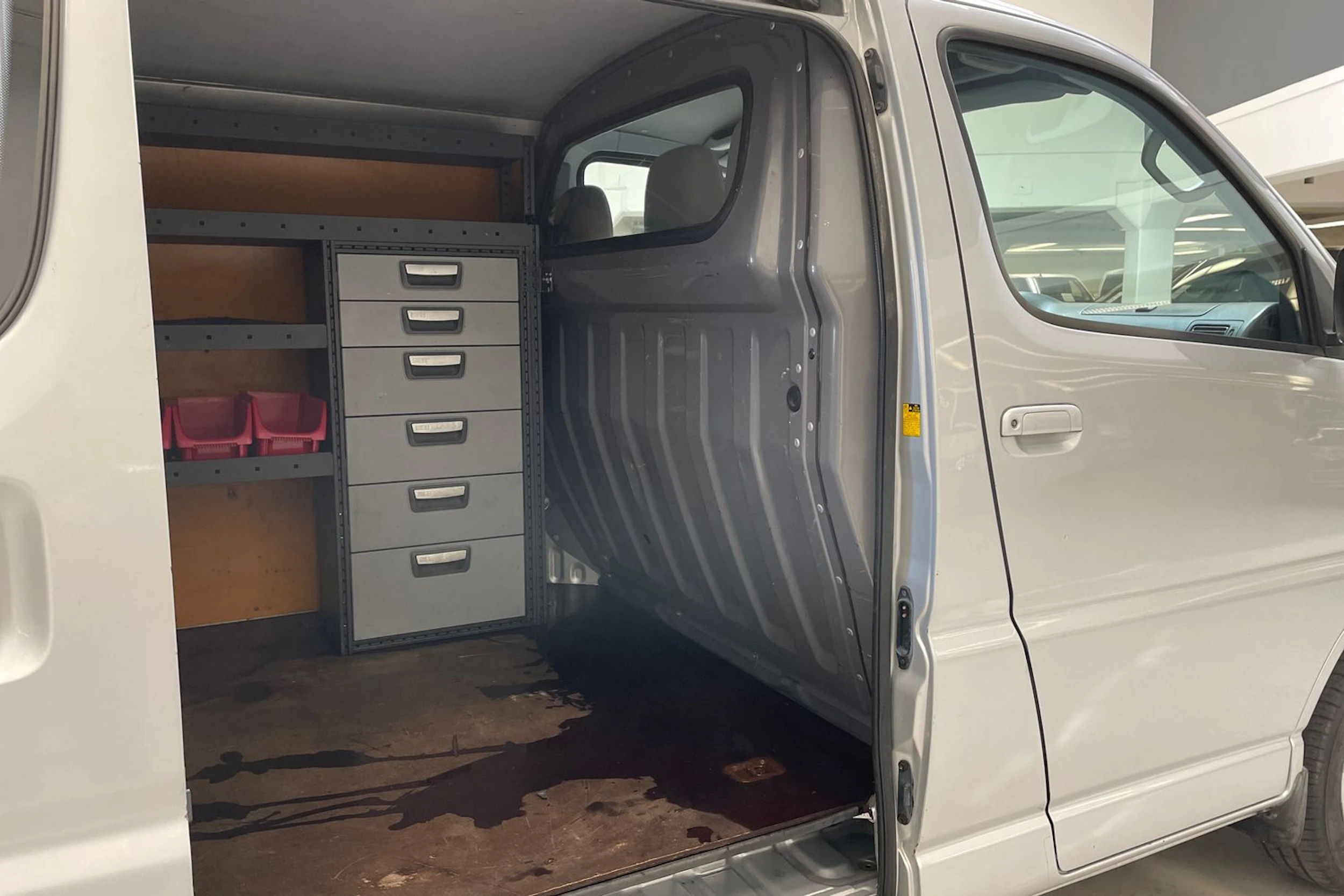 hopea Toyota Hiace 2008 kuva 16.