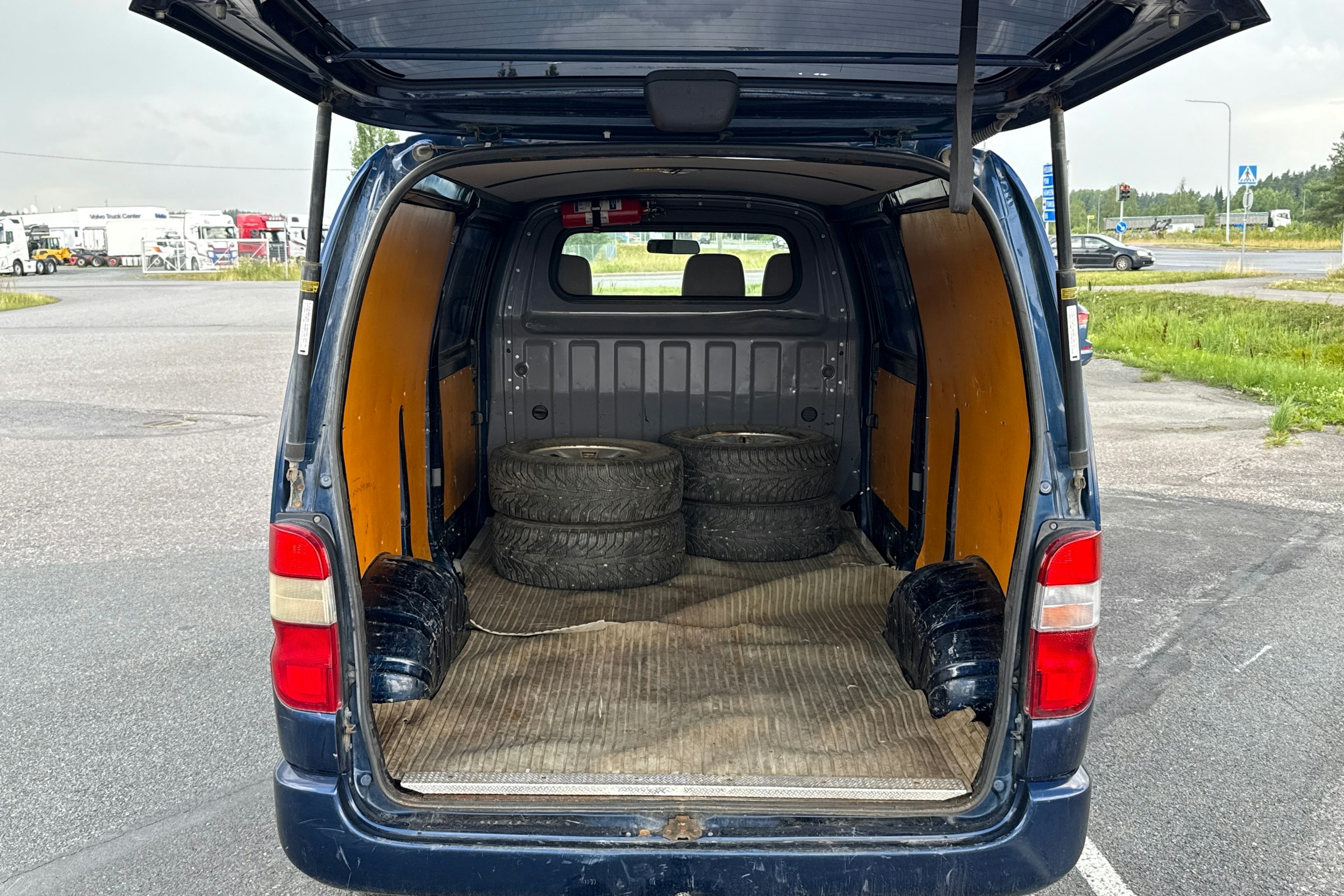 sininen Toyota Hiace 2008 kuva 15.