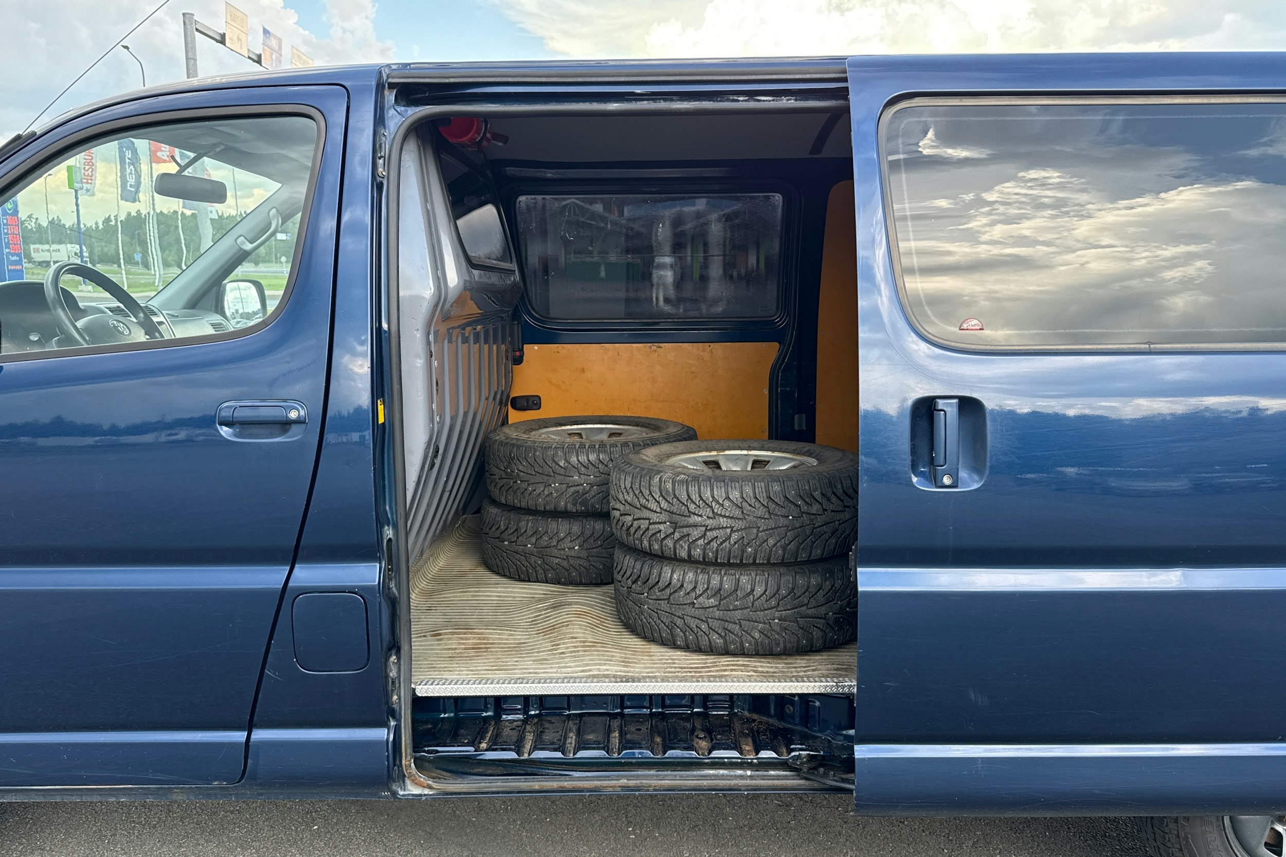 sininen Toyota Hiace 2008 kuva 17.