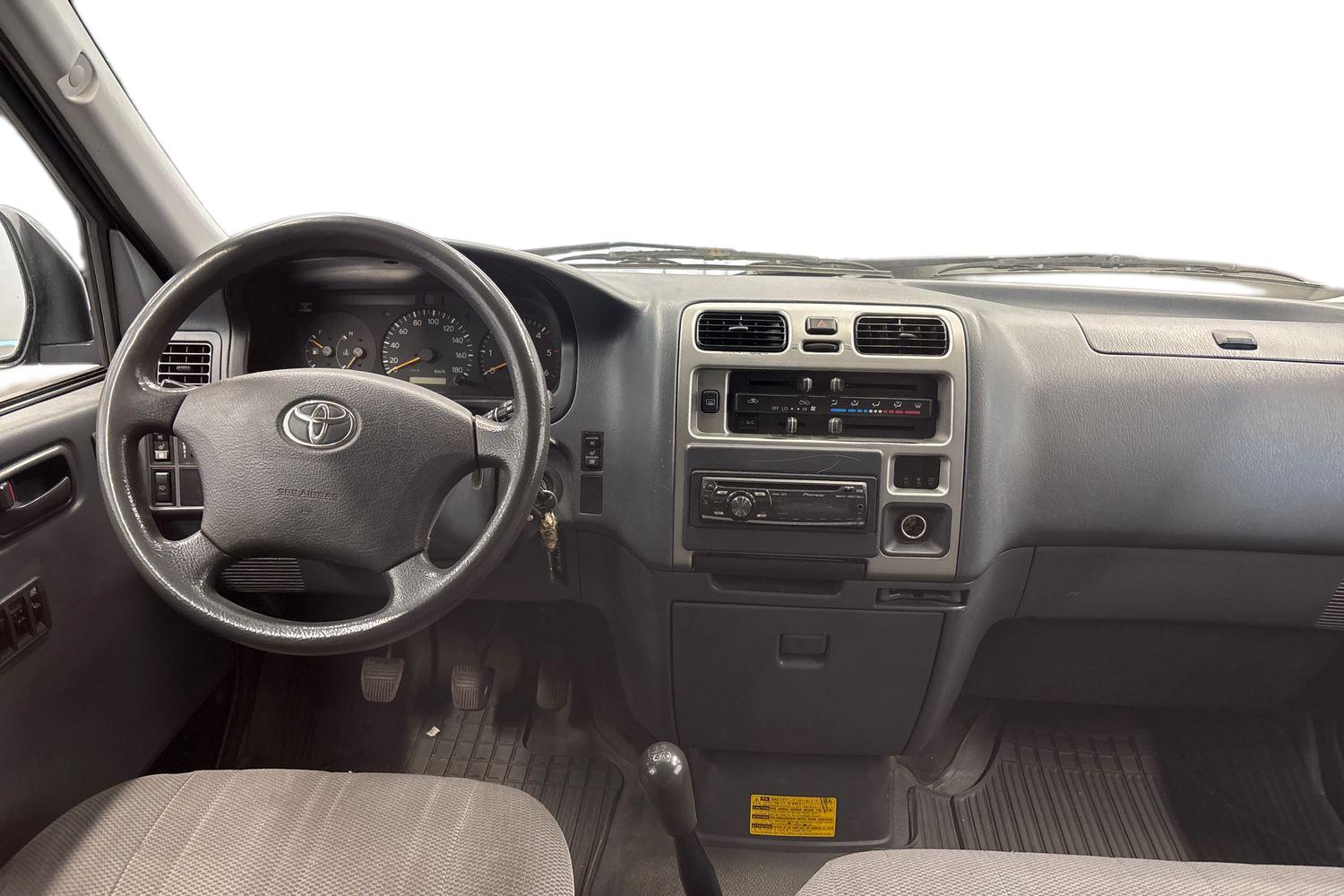 Toyota Hiace 2,5 D-4D 95 5ov 2008, kuva 7/19