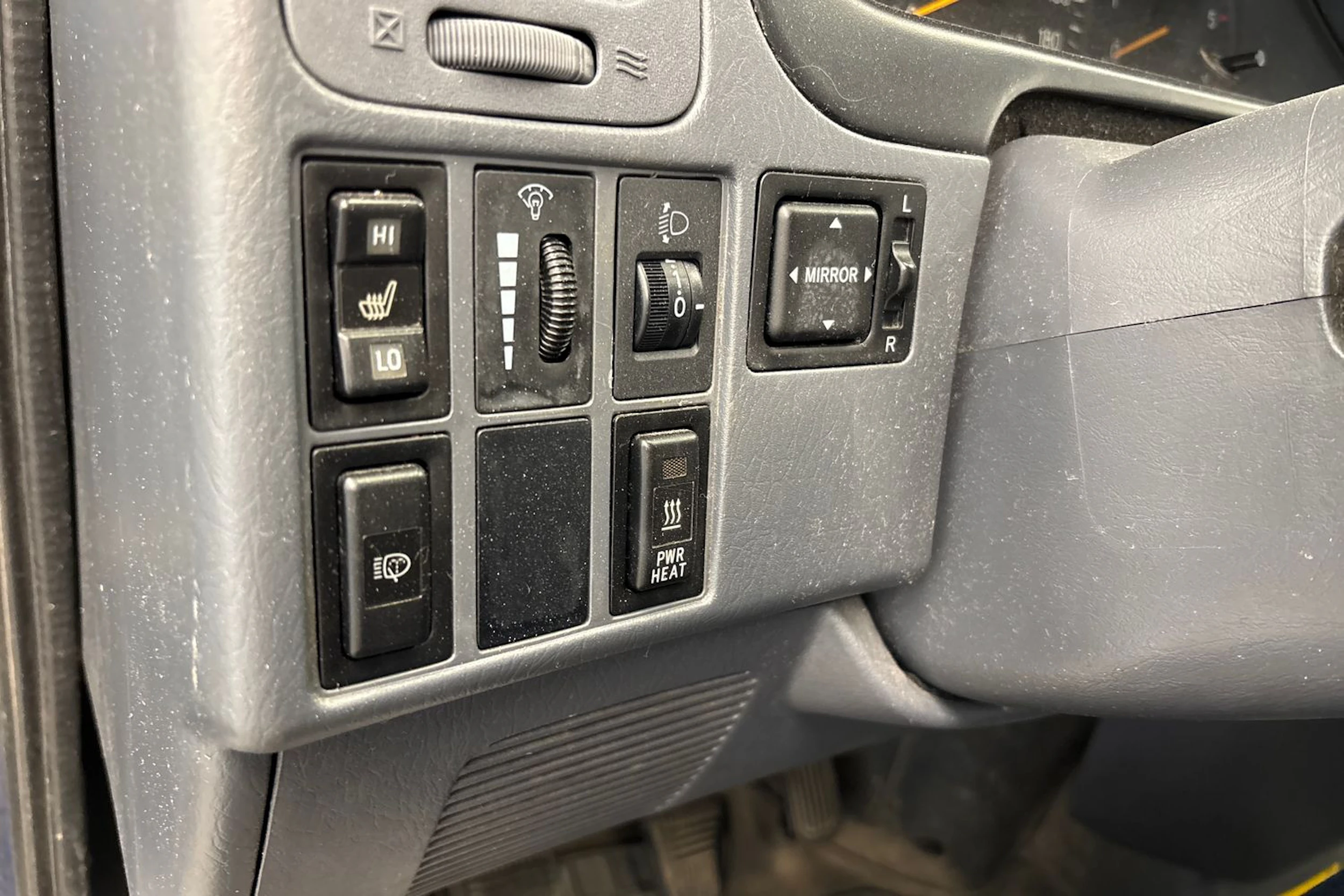 sininen Toyota Hiace 2008 kuva 11.