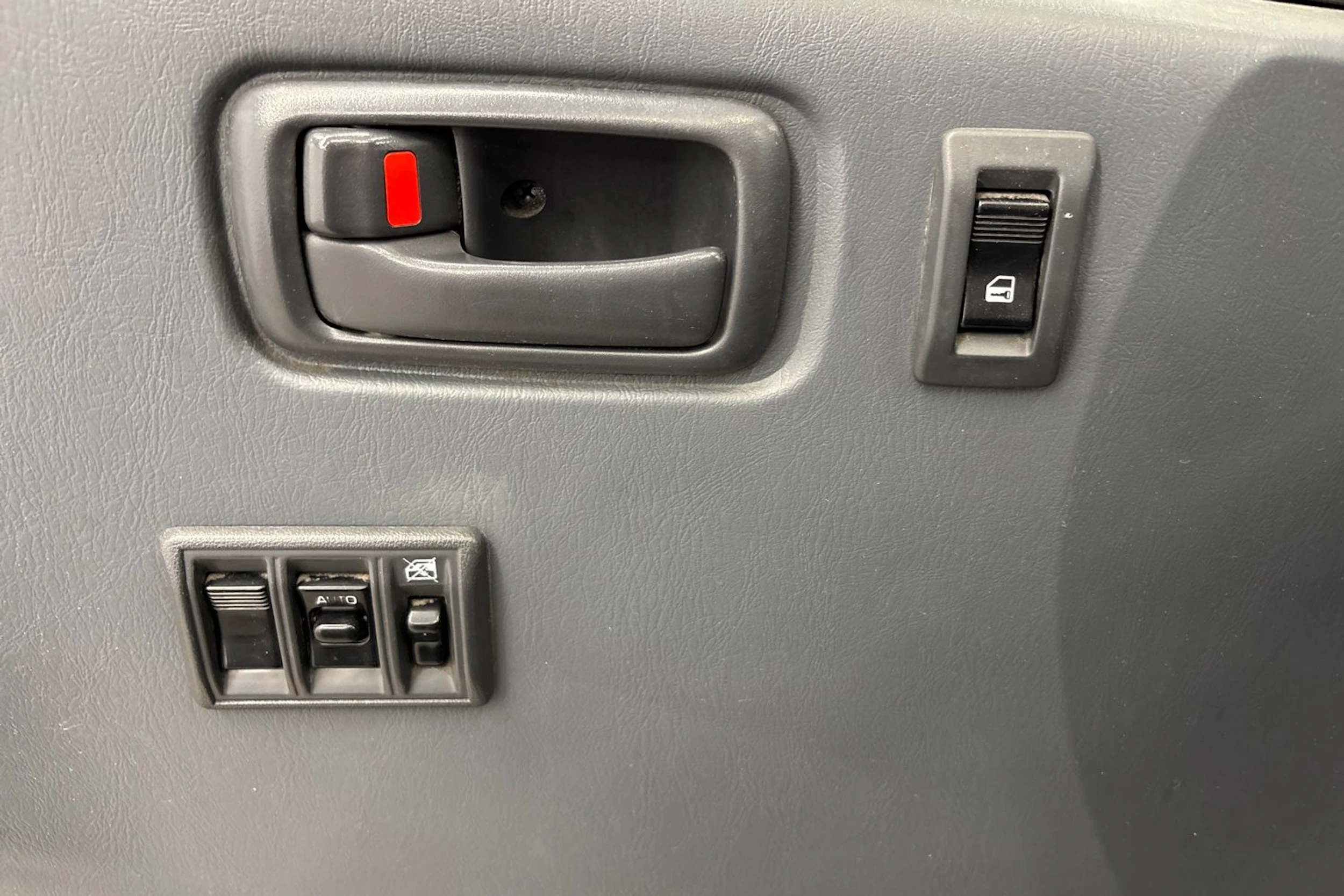 sininen Toyota Hiace 2008 kuva 12.
