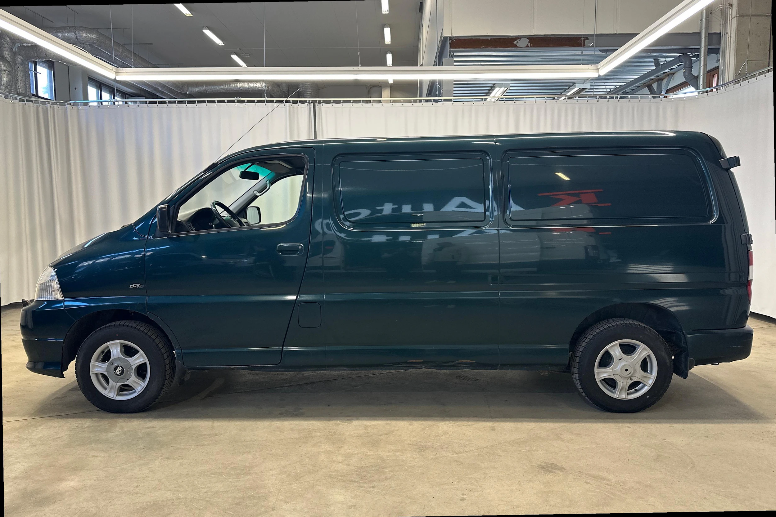 vihreä Toyota Hiace 2009 kuva 6.