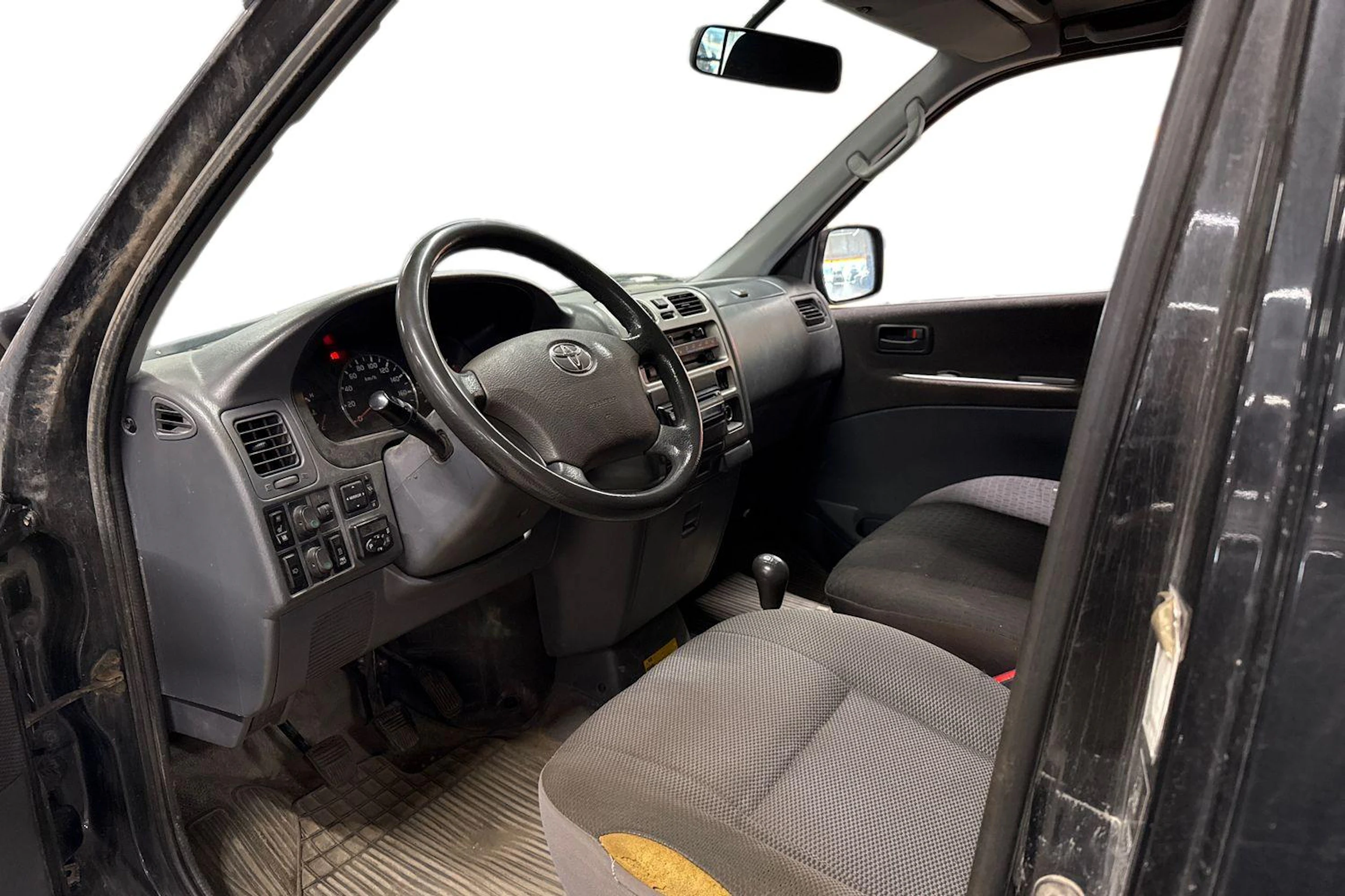 musta Toyota Hiace 2009 kuva 3.