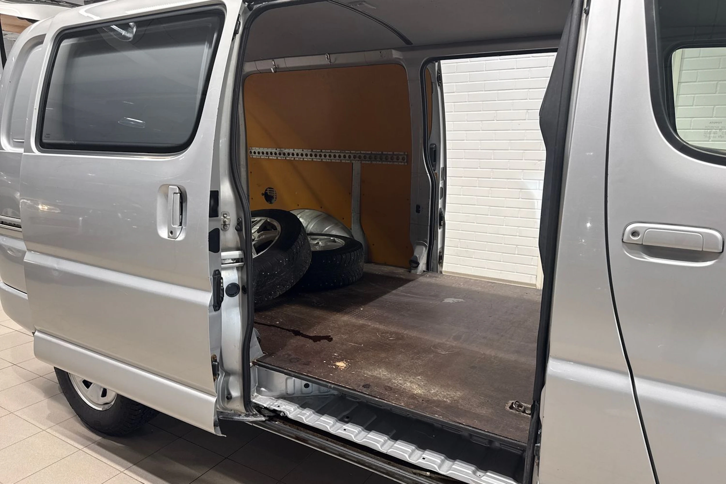 met. hopea Toyota Hiace 2009 kuva 18.