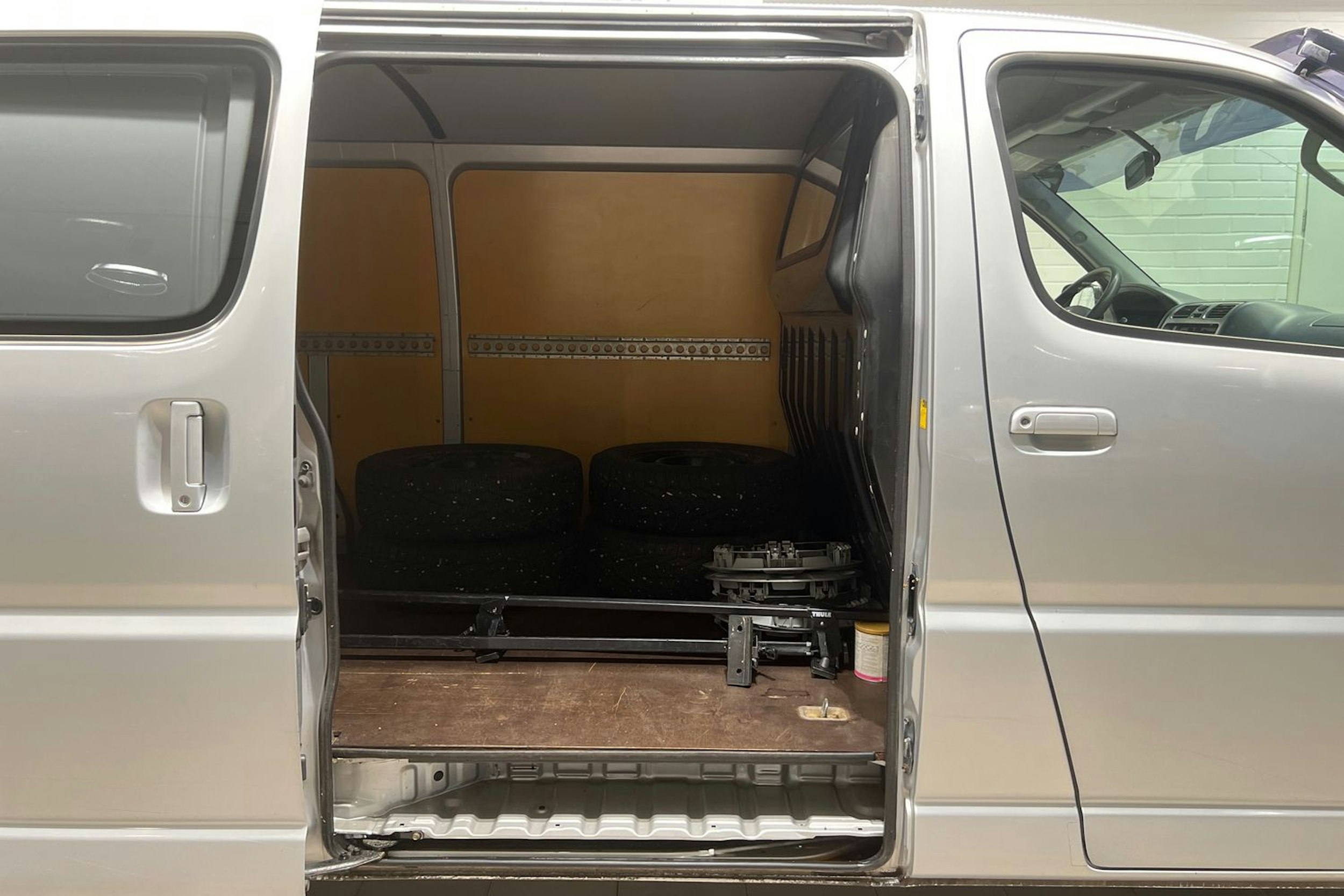Hopea Toyota HIACE 2009 kuva 19.