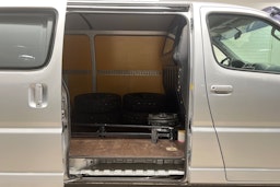Hopea Toyota HIACE 2009 kuva 19.