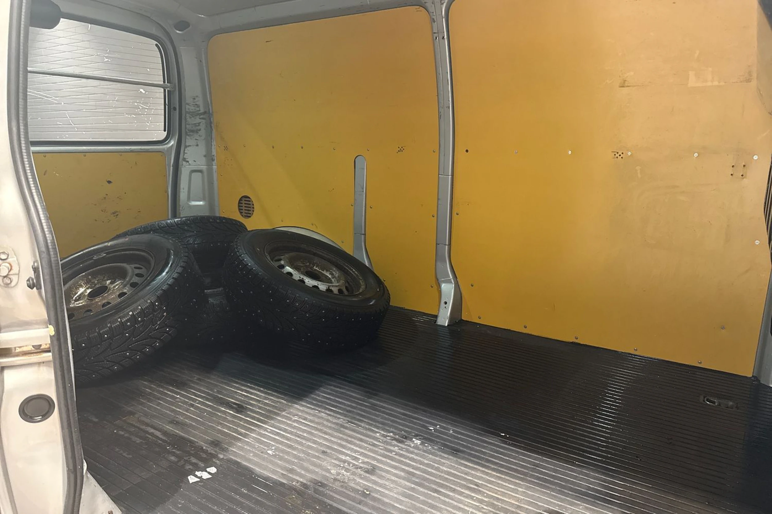 hopea Toyota Hiace 2009 kuva 17.