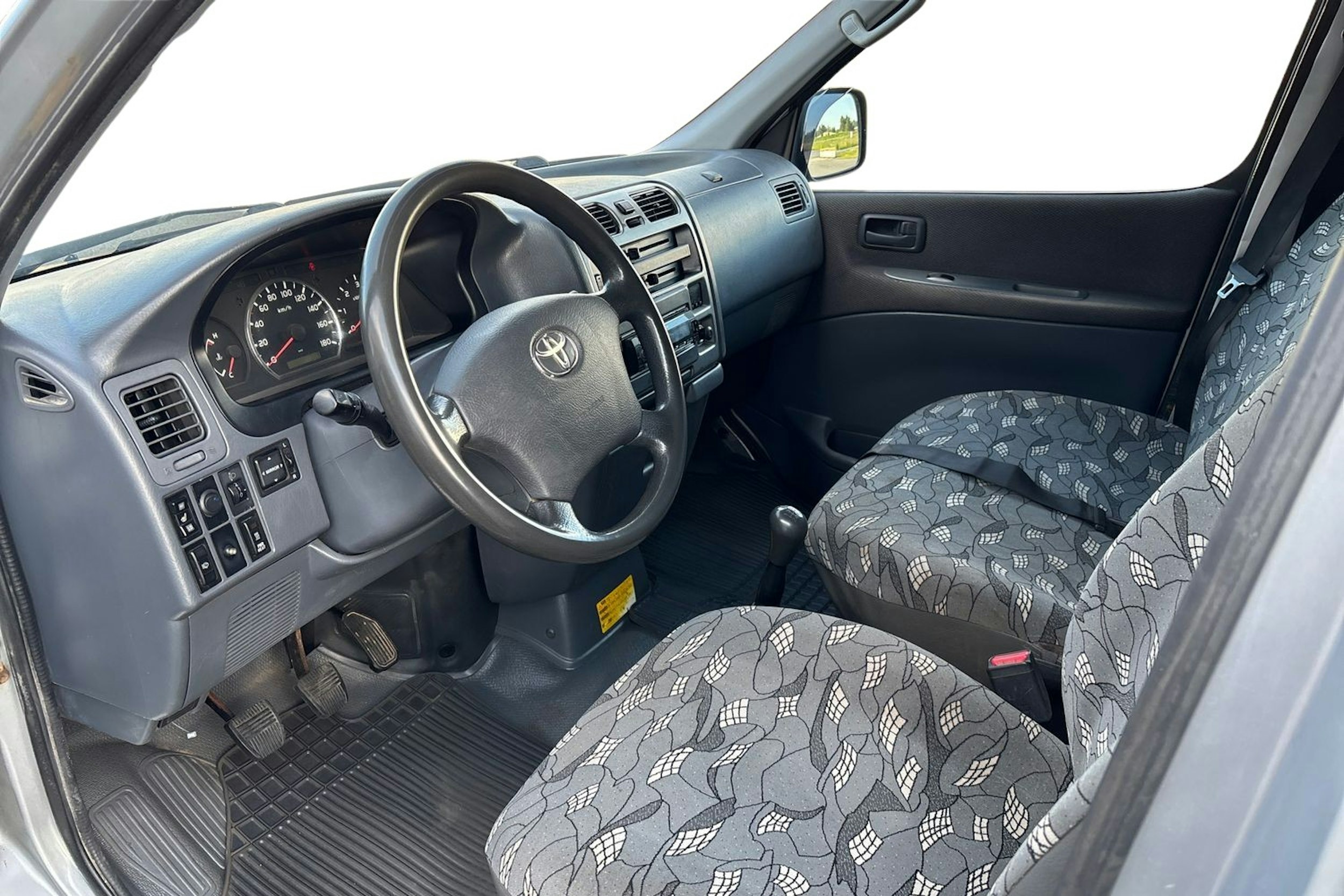 hopea Toyota Hiace 2010 kuva 8.