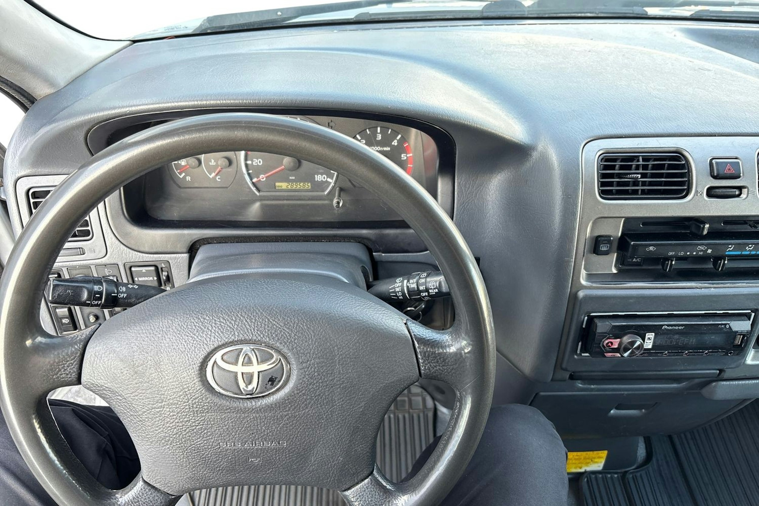 hopea Toyota Hiace 2010 kuva 9.