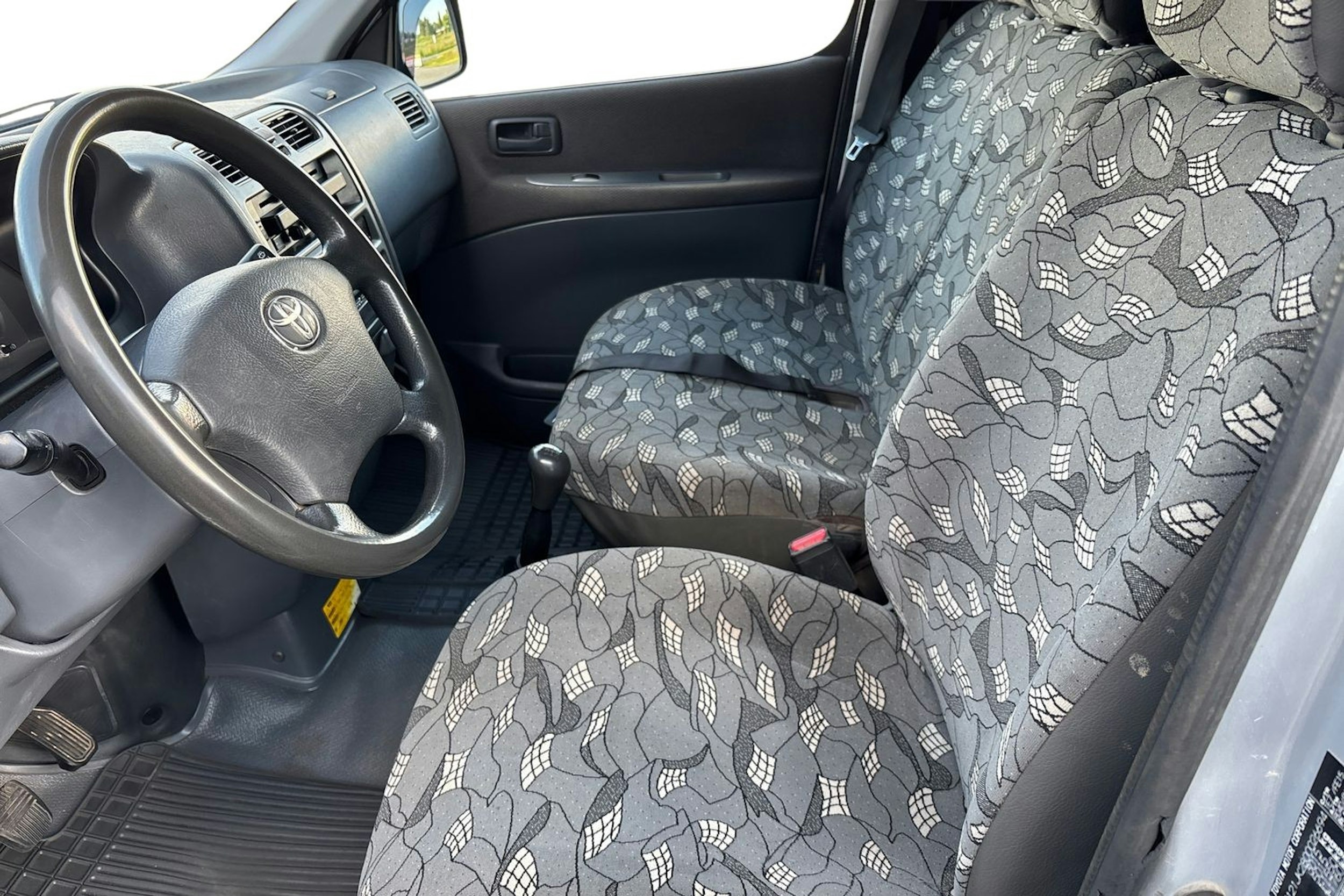 hopea Toyota Hiace 2010 kuva 10.