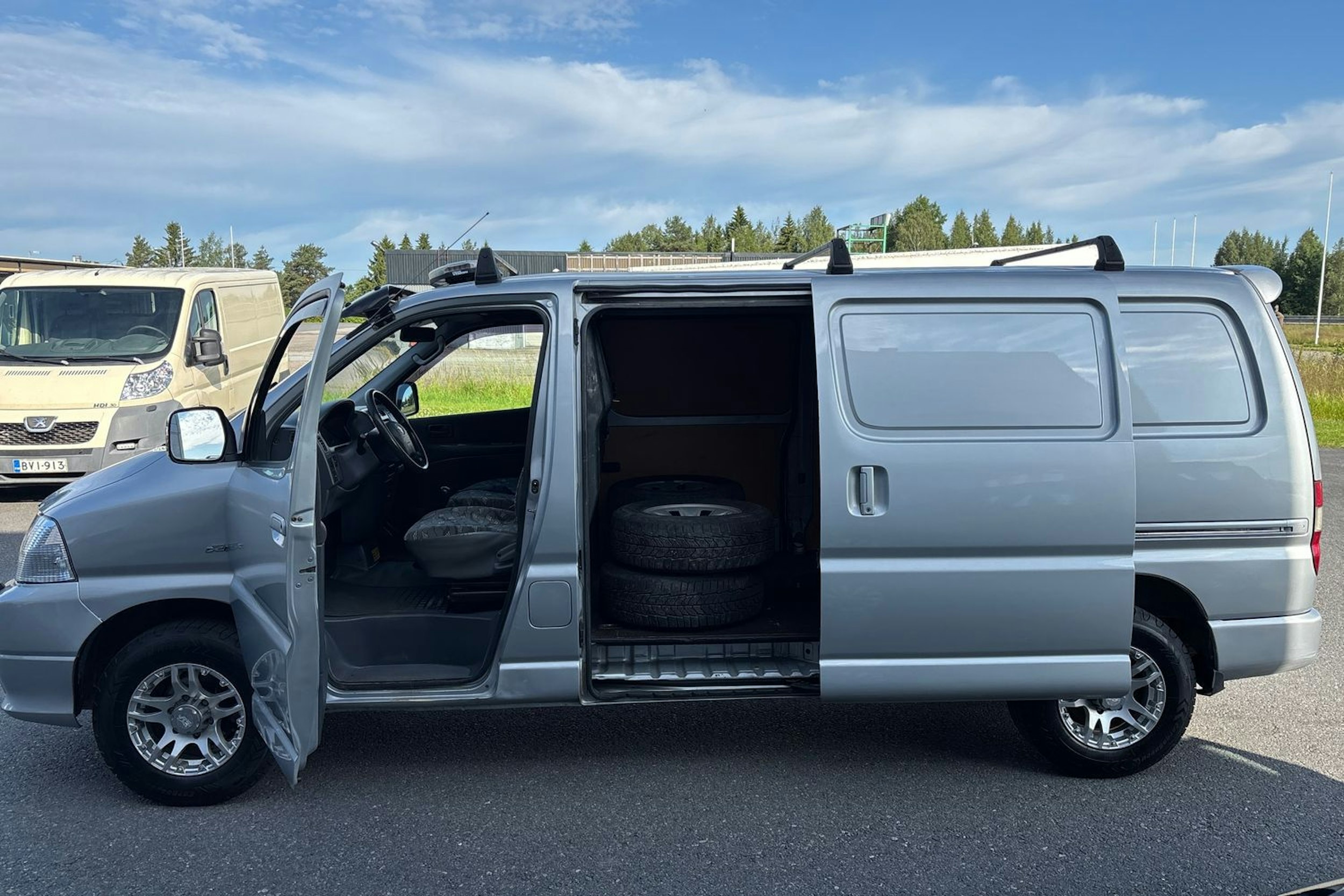 hopea Toyota Hiace 2010 kuva 15.