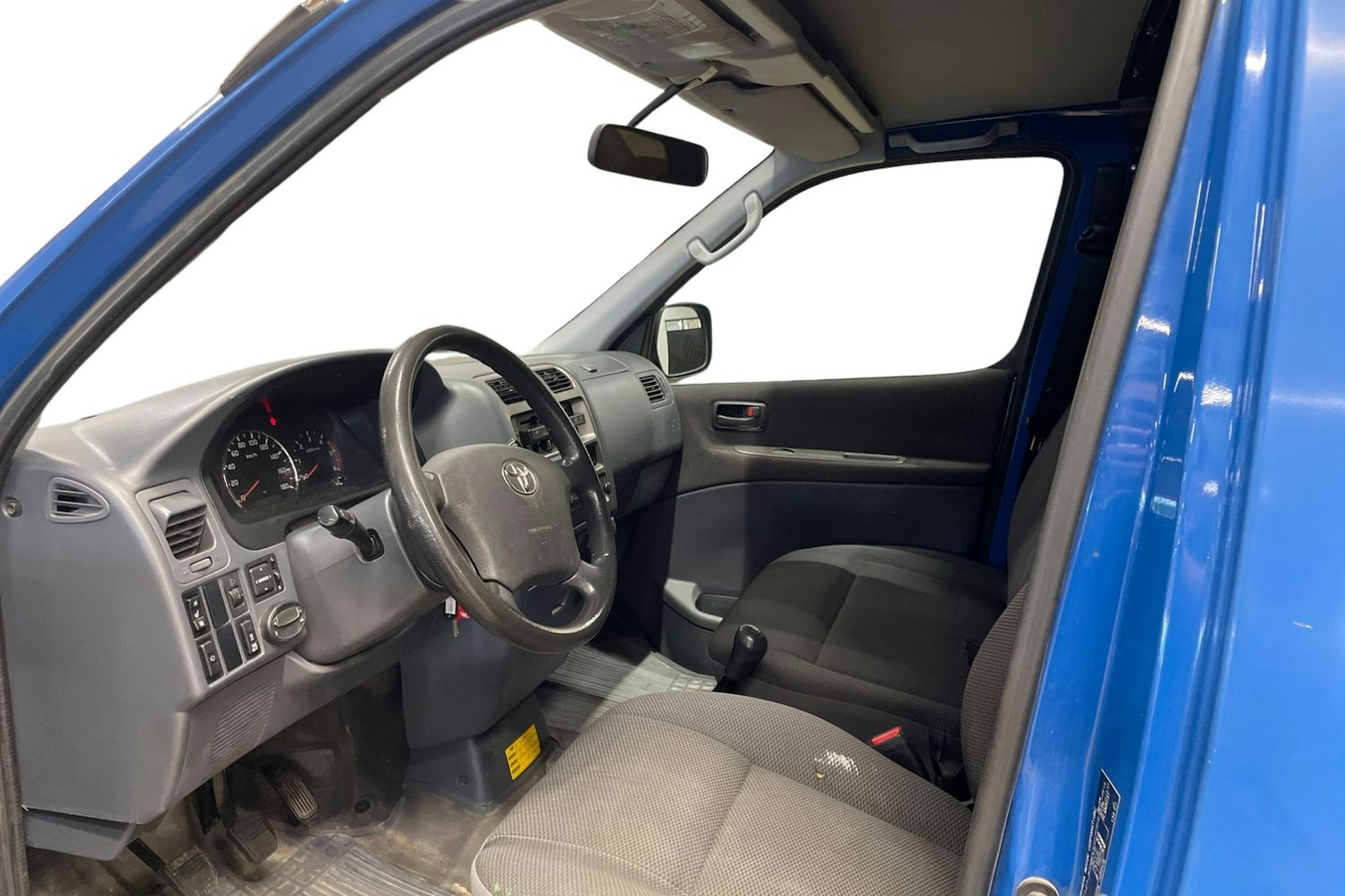 sininen Toyota Hiace 2010 kuva 7.
